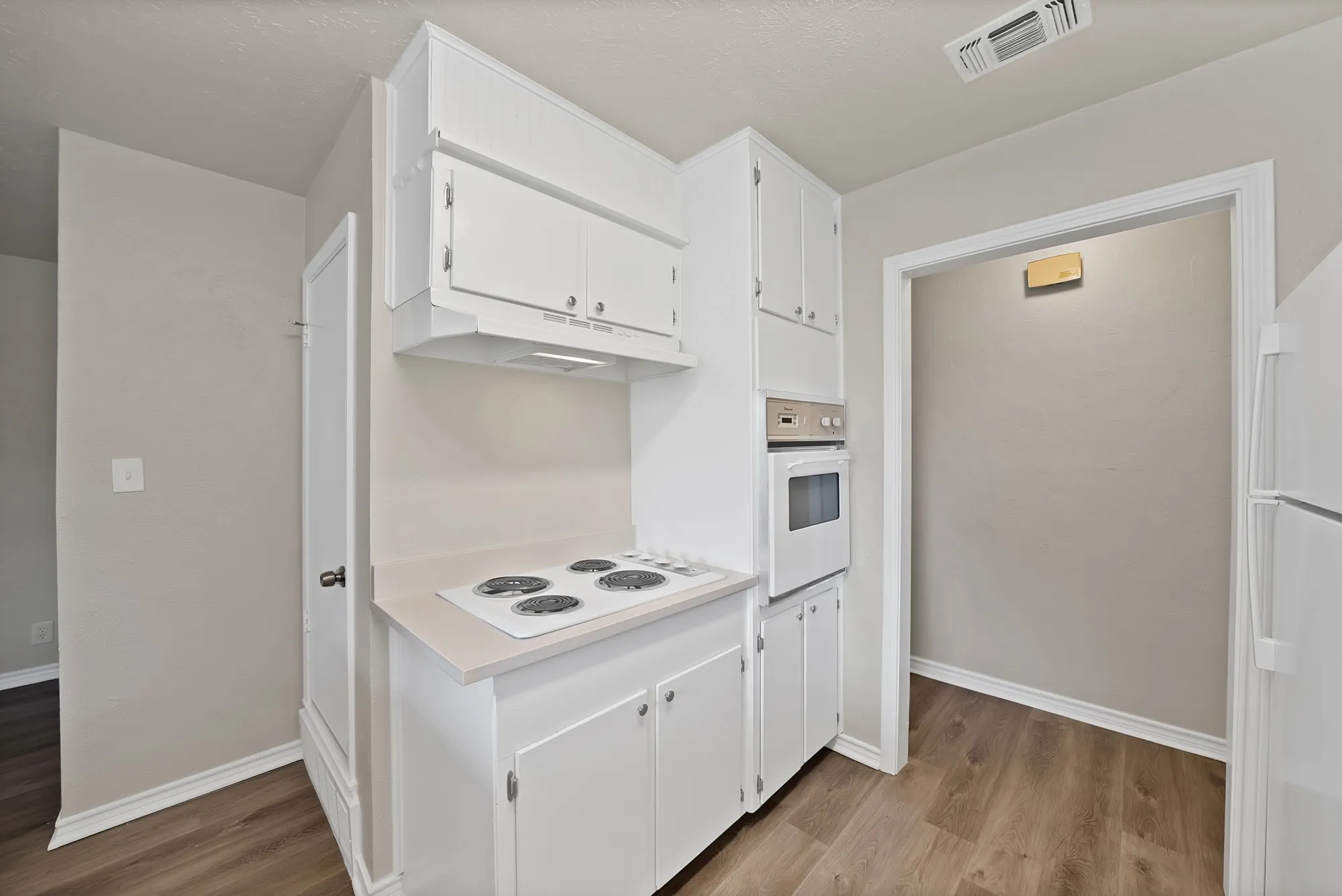 Single Family Residence For Sale in Denton County , 502 Pinebluff Drive, Lewisville, Texas 75067, 4 Bedroom, 2 Bathroom, 2 Garage spaces, 1,516 Sqft, built in 1973, mls#21304467, Real Estate Agent in Lewisville, Homes For Sale in Denton county, Homes For Sale in Lewisville, Realtor in Lewisville Texas, Real Estate Brokerage Independent Realty Texas, Luminita Cordes Realtor