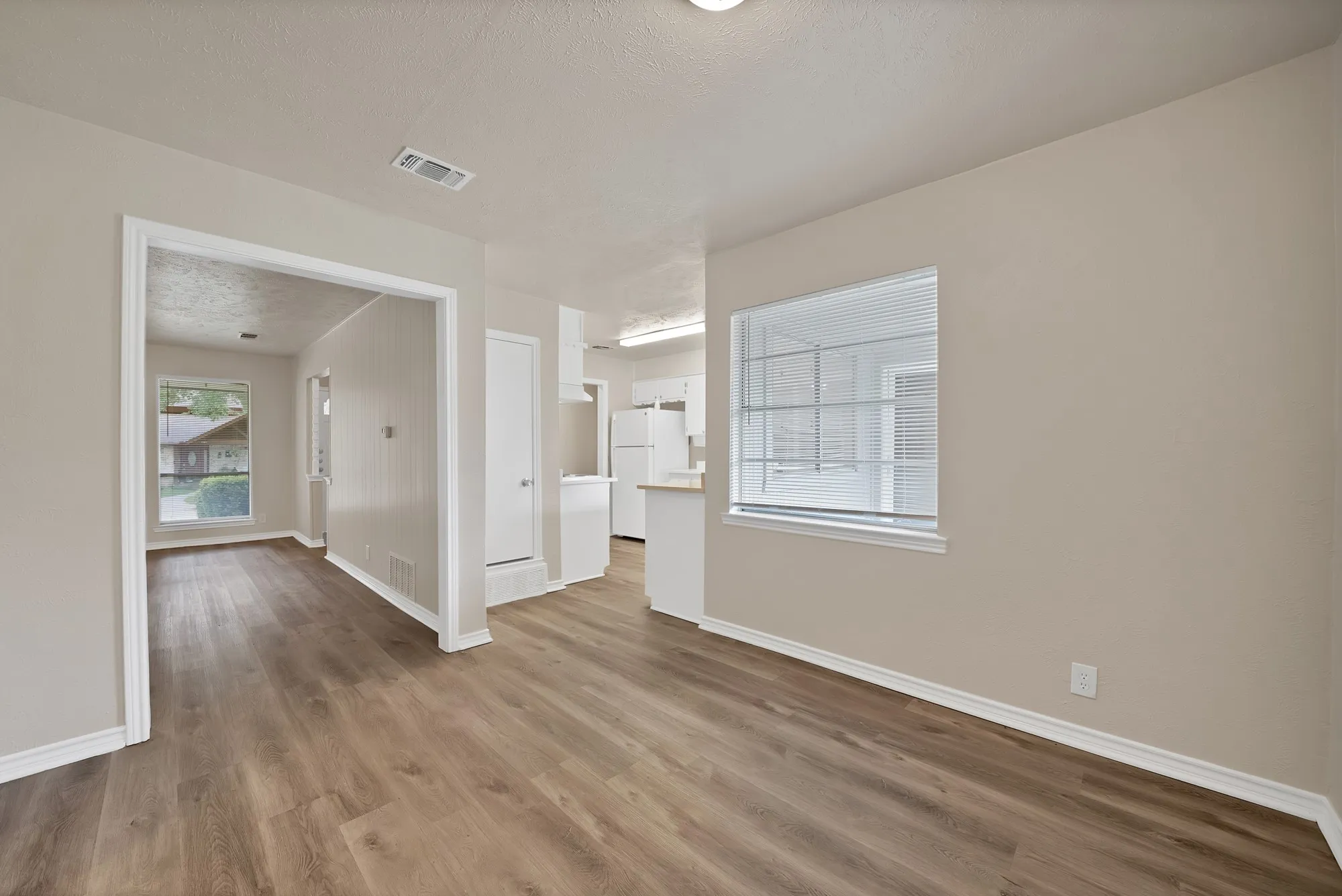 Single Family Residence For Sale in Denton County , 502 Pinebluff Drive, Lewisville, Texas 75067, 4 Bedroom, 2 Bathroom, 2 Garage spaces, 1,516 Sqft, built in 1973, mls#21304467, Real Estate Agent in Lewisville, Homes For Sale in Denton county, Homes For Sale in Lewisville, Realtor in Lewisville Texas, Real Estate Brokerage Independent Realty Texas, Luminita Cordes Realtor