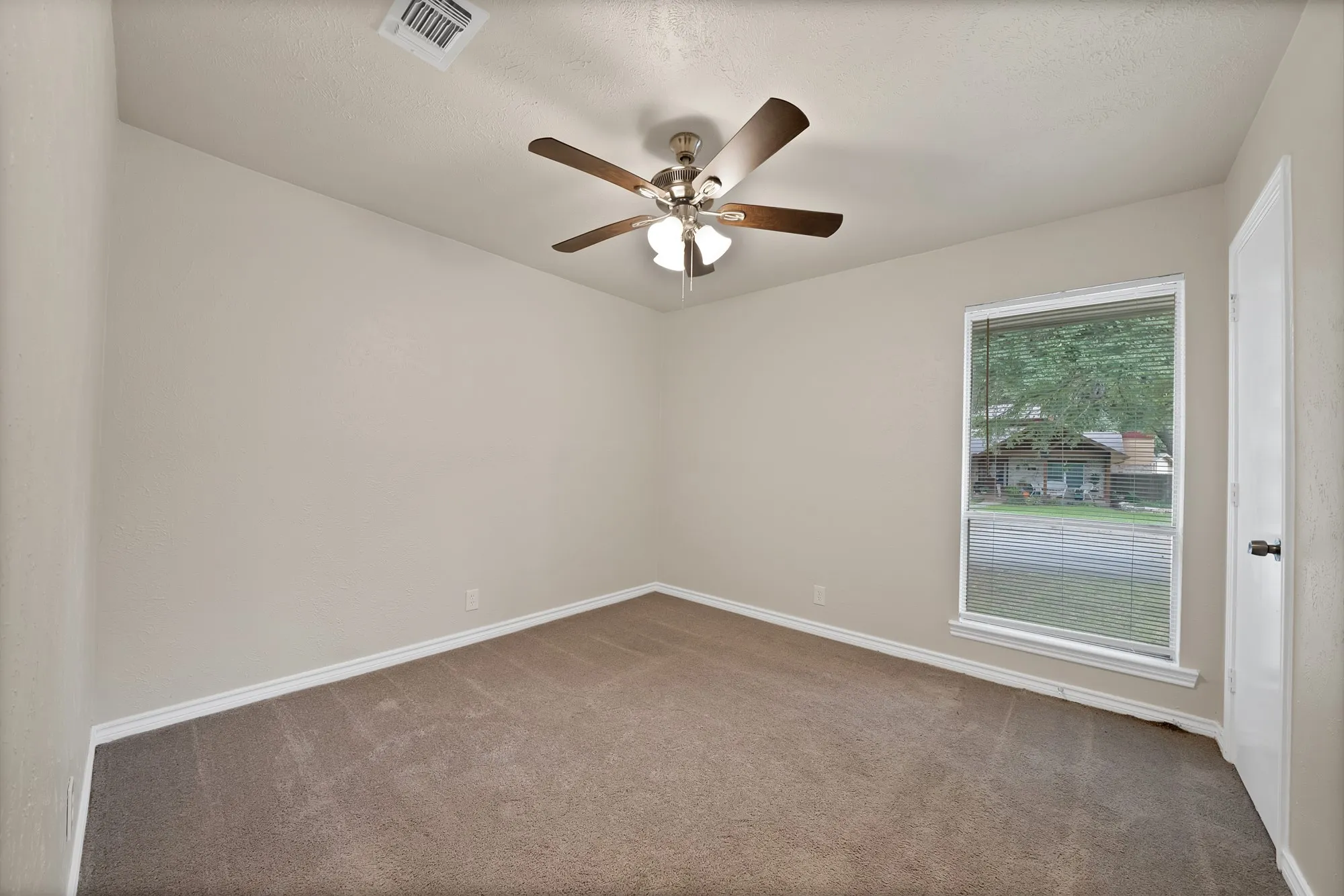 Single Family Residence For Sale in Denton County , 502 Pinebluff Drive, Lewisville, Texas 75067, 4 Bedroom, 2 Bathroom, 2 Garage spaces, 1,516 Sqft, built in 1973, mls#21304467, Real Estate Agent in Lewisville, Homes For Sale in Denton county, Homes For Sale in Lewisville, Realtor in Lewisville Texas, Real Estate Brokerage Independent Realty Texas, Luminita Cordes Realtor