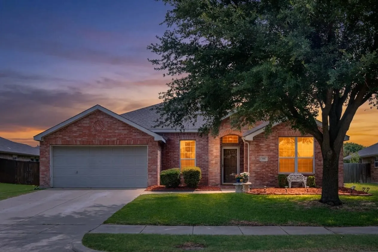 Single Family Residence For Sale in Kaufman County , 106 Aspenwood Trail, Forney, Texas 75126, 3 Bedroom, 2 Bathroom, 2 Garage spaces, 2,176 Sqft, built in 2004, mls#21304108, Real Estate Agent in Forney, Homes For Sale in Kaufman county, Homes For Sale in Forney, Realtor in Forney Texas, Real Estate Brokerage Independent Realty Texas, Luminita Cordes Realtor