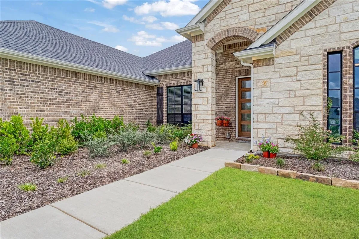 Single Family Residence For Sale in Grayson County , 1080 Julian Drive, Van Alstyne, Texas 75495, 4 Bedroom, 3 Bathroom, 3 Garage spaces, 3,030 Sqft, built in 2025, mls#21300509, Real Estate Agent in Van Alstyne, Homes For Sale in Grayson county, Homes For Sale in Van Alstyne, Realtor in Van Alstyne Texas, Real Estate Brokerage Independent Realty Texas, Luminita Cordes Realtor