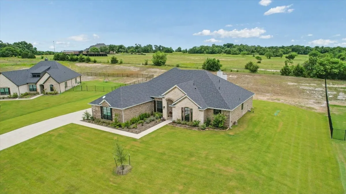 Single Family Residence For Sale in Grayson County , 1080 Julian Drive, Van Alstyne, Texas 75495, 4 Bedroom, 3 Bathroom, 3 Garage spaces, 3,030 Sqft, built in 2025, mls#21300509, Real Estate Agent in Van Alstyne, Homes For Sale in Grayson county, Homes For Sale in Van Alstyne, Realtor in Van Alstyne Texas, Real Estate Brokerage Independent Realty Texas, Luminita Cordes Realtor