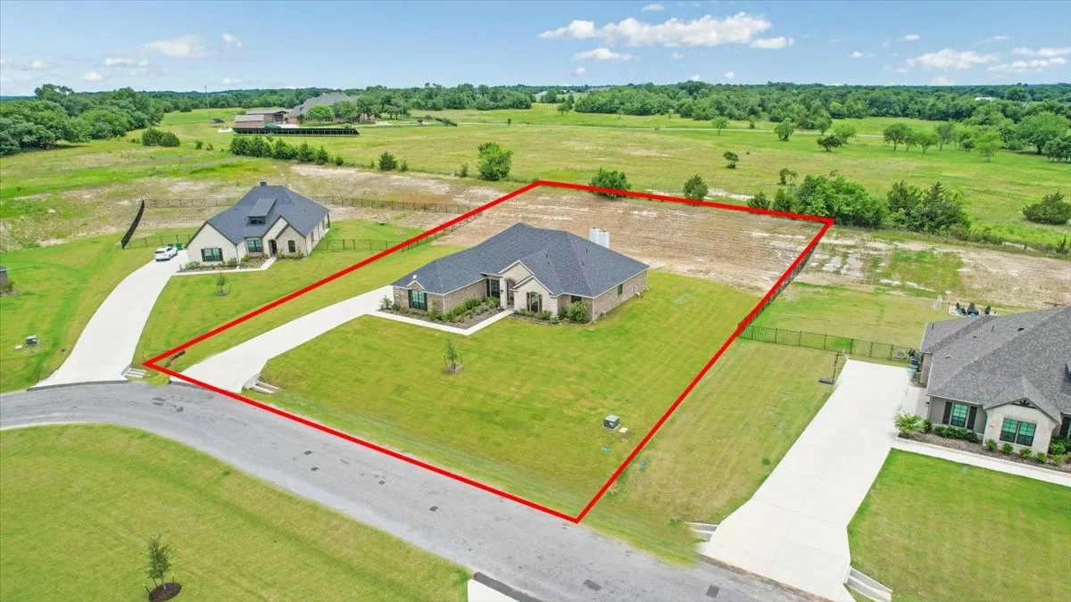 Single Family Residence For Sale in Grayson County , 1080 Julian Drive, Van Alstyne, Texas 75495, 4 Bedroom, 3 Bathroom, 3 Garage spaces, 3,030 Sqft, built in 2025, mls#21300509, Real Estate Agent in Van Alstyne, Homes For Sale in Grayson county, Homes For Sale in Van Alstyne, Realtor in Van Alstyne Texas, Real Estate Brokerage Independent Realty Texas, Luminita Cordes Realtor