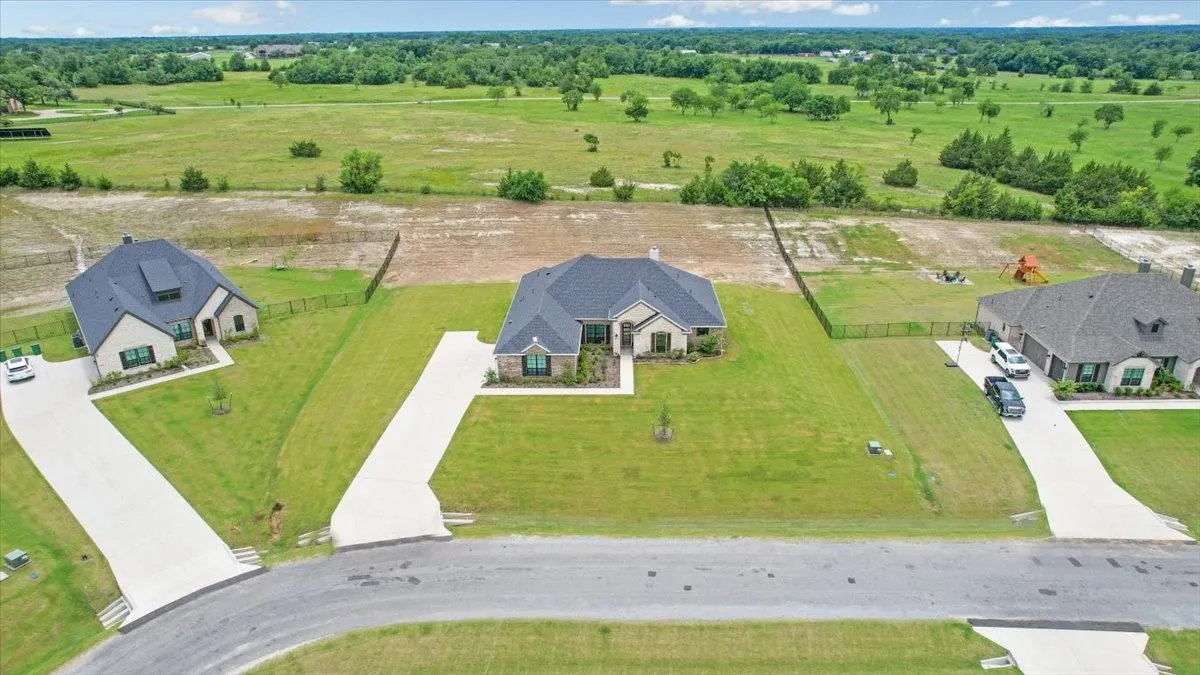 Single Family Residence For Sale in Grayson County , 1080 Julian Drive, Van Alstyne, Texas 75495, 4 Bedroom, 3 Bathroom, 3 Garage spaces, 3,030 Sqft, built in 2025, mls#21300509, Real Estate Agent in Van Alstyne, Homes For Sale in Grayson county, Homes For Sale in Van Alstyne, Realtor in Van Alstyne Texas, Real Estate Brokerage Independent Realty Texas, Luminita Cordes Realtor