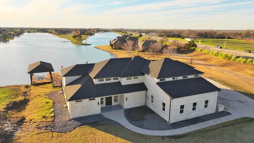 Single Family Residence For Sale in Collin County , 506 Calm Water Cove, Princeton, Texas 75407, 4 Bedrooms, 5 Bathrooms, 3 Garage spaces, 3,345 Sqft, built in 2010, Price $1,525,000, mls#21297148, Real Estate Agent in Princeton, Homes For Sale in Collin county, Homes For Sale in Princeton, Realtor in Princeton Texas, Real Estate Brokerage Independent Realty Texas, Luminita Cordes Realtor