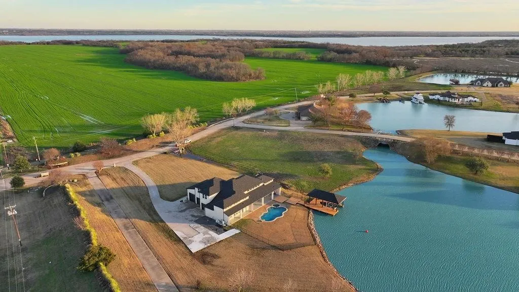 Single Family Residence For Sale in Collin County , 506 Calm Water Cove, Princeton, Texas 75407, 4 Bedrooms, 5 Bathrooms, 3 Garage spaces, 3,345 Sqft, built in 2010, Price $1,525,000, mls#21297148, Real Estate Agent in Princeton, Homes For Sale in Collin county, Homes For Sale in Princeton, Realtor in Princeton Texas, Real Estate Brokerage Independent Realty Texas, Luminita Cordes Realtor