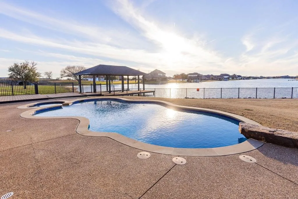 Single Family Residence For Sale in Collin County , 506 Calm Water Cove, Princeton, Texas 75407, 4 Bedrooms, 5 Bathrooms, 3 Garage spaces, 3,345 Sqft, built in 2010, Price $1,525,000, mls#21297148, Real Estate Agent in Princeton, Homes For Sale in Collin county, Homes For Sale in Princeton, Realtor in Princeton Texas, Real Estate Brokerage Independent Realty Texas, Luminita Cordes Realtor