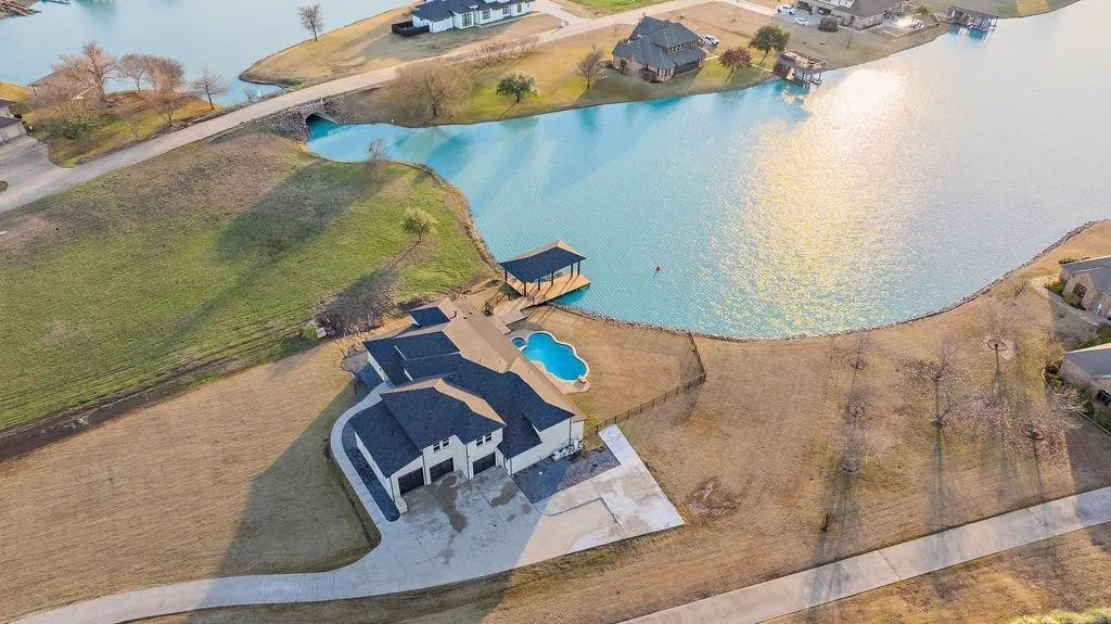 Single Family Residence For Sale in Collin County , 506 Calm Water Cove, Princeton, Texas 75407, 4 Bedrooms, 5 Bathrooms, 3 Garage spaces, 3,345 Sqft, built in 2010, Price $1,525,000, mls#21297148, Real Estate Agent in Princeton, Homes For Sale in Collin county, Homes For Sale in Princeton, Realtor in Princeton Texas, Real Estate Brokerage Independent Realty Texas, Luminita Cordes Realtor