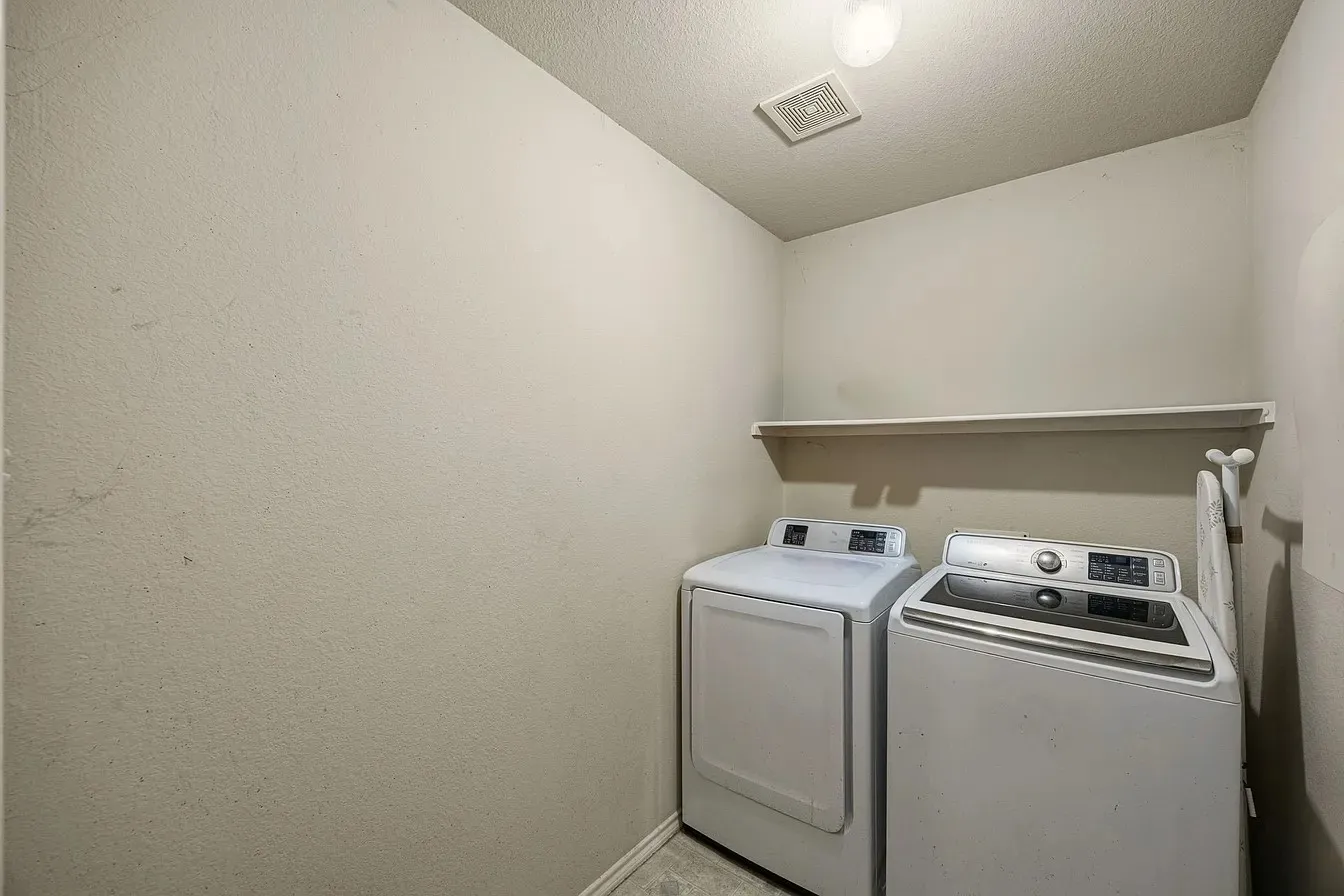 Single Family Residence For Rent in Tarrant County , 13224 Berrywood Trail, Fort Worth, Texas 76244, 5 Bedroom, 3 Bathroom, 2 Garage spaces, 3,092 Sqft, built in 2003, mls#21305823, Real Estate Agent in Fort Worth, Homes For Rent in Tarrant county, Homes For Rent in Fort Worth, Realtor in Fort Worth Texas, Real Estate Brokerage Independent Realty Texas, Luminita Cordes Realtor