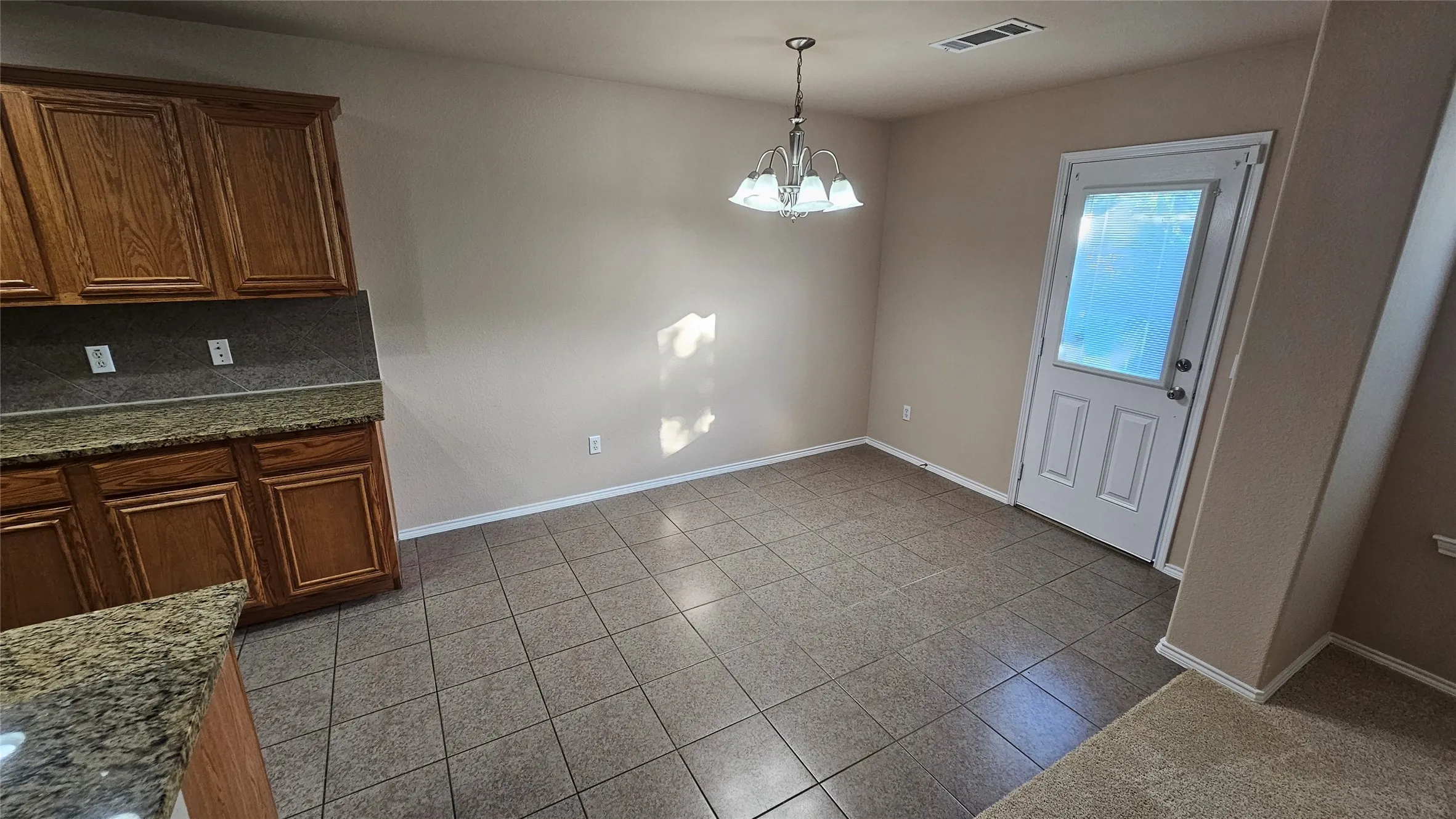 Single Family Residence For Sale in Tarrant County , 8304 Mossberg Drive, Arlington, Texas 76002, 3 Bedroom, 2 Bathroom, 2 Garage spaces, 1,521 Sqft, built in 2009, mls#21305650, Real Estate Agent in Arlington, Homes For Sale in Tarrant county, Homes For Sale in Arlington, Realtor in Arlington Texas, Real Estate Brokerage Independent Realty Texas, Luminita Cordes Realtor