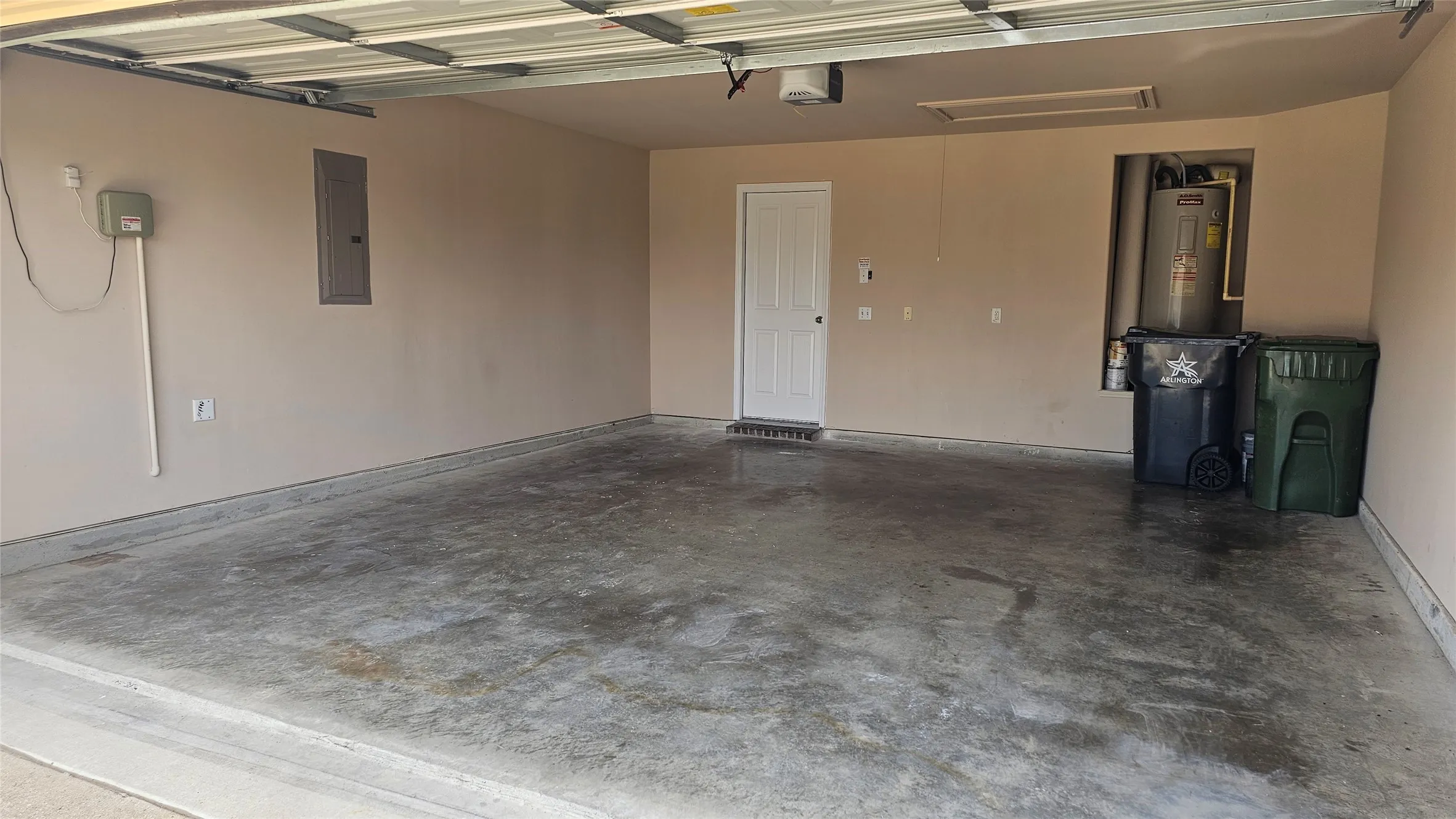 Single Family Residence For Sale in Tarrant County , 8304 Mossberg Drive, Arlington, Texas 76002, 3 Bedroom, 2 Bathroom, 2 Garage spaces, 1,521 Sqft, built in 2009, mls#21305650, Real Estate Agent in Arlington, Homes For Sale in Tarrant county, Homes For Sale in Arlington, Realtor in Arlington Texas, Real Estate Brokerage Independent Realty Texas, Luminita Cordes Realtor