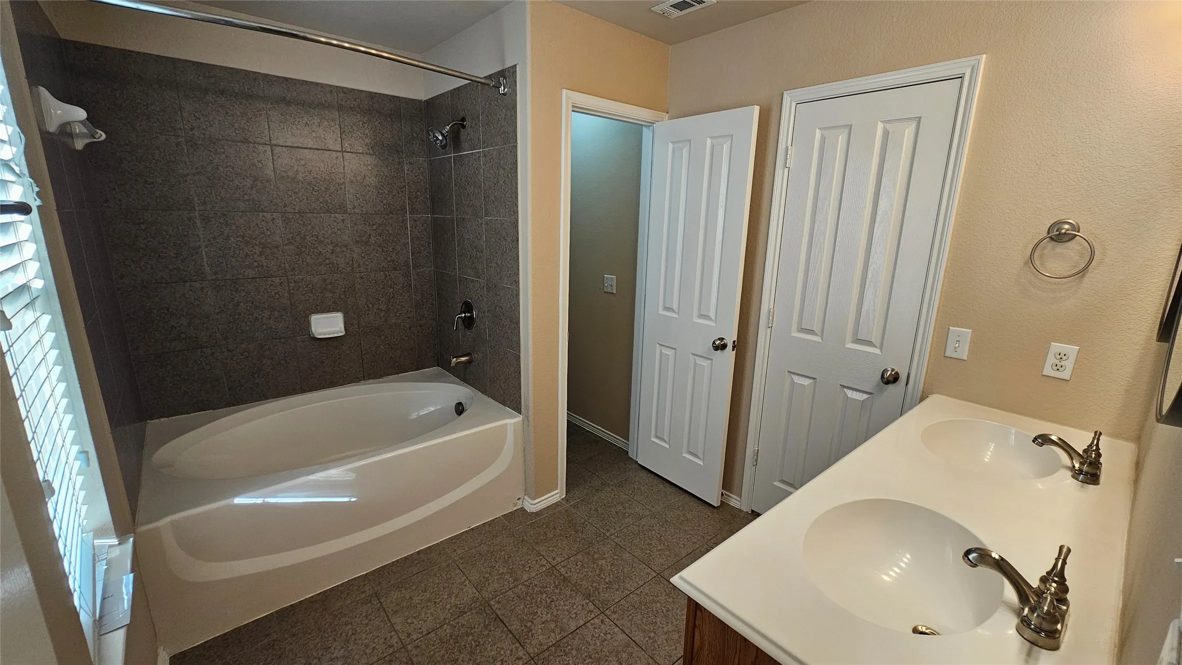 Single Family Residence For Sale in Tarrant County , 8304 Mossberg Drive, Arlington, Texas 76002, 3 Bedroom, 2 Bathroom, 2 Garage spaces, 1,521 Sqft, built in 2009, mls#21305650, Real Estate Agent in Arlington, Homes For Sale in Tarrant county, Homes For Sale in Arlington, Realtor in Arlington Texas, Real Estate Brokerage Independent Realty Texas, Luminita Cordes Realtor