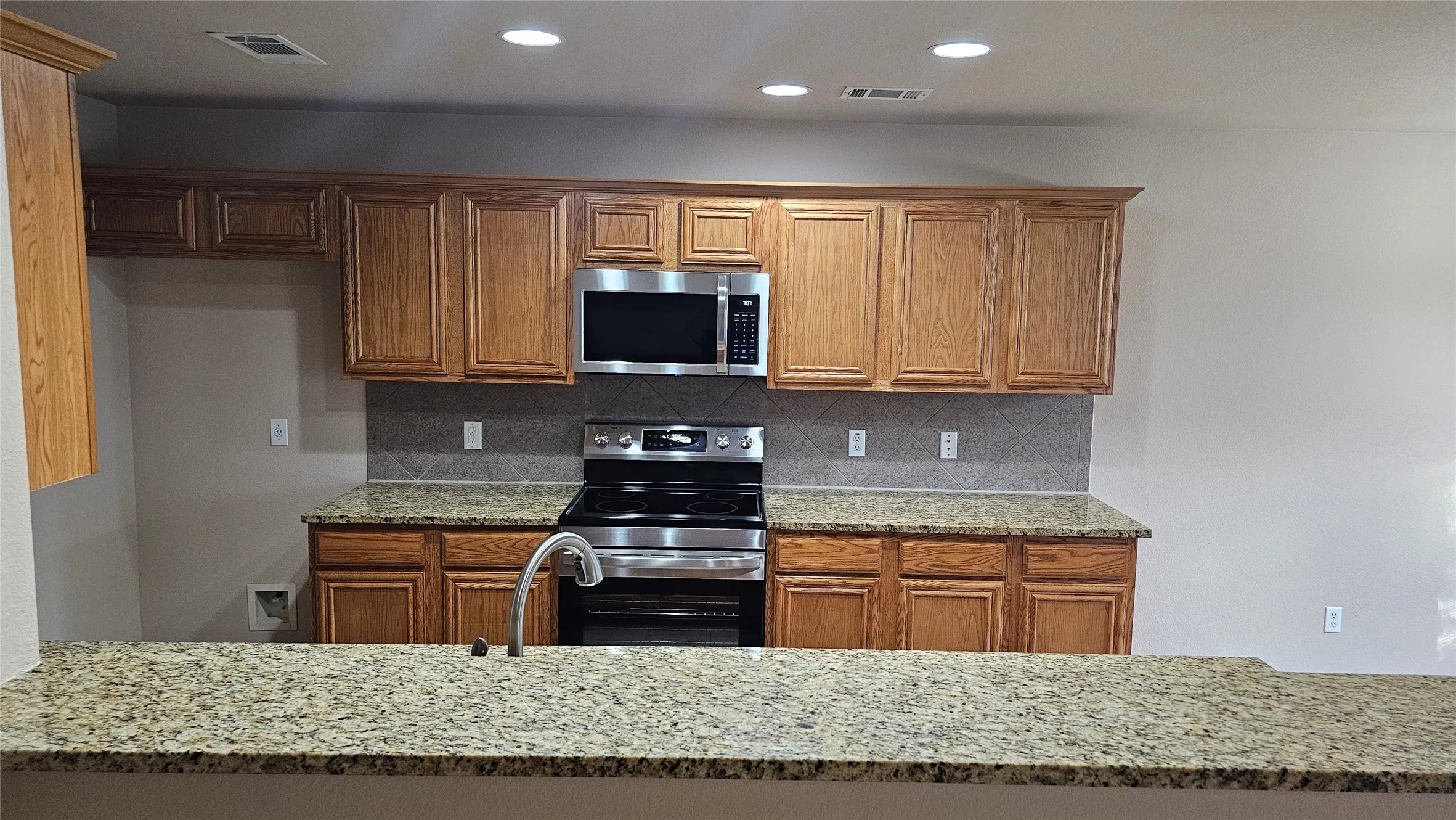 Single Family Residence For Sale in Tarrant County , 8304 Mossberg Drive, Arlington, Texas 76002, 3 Bedroom, 2 Bathroom, 2 Garage spaces, 1,521 Sqft, built in 2009, mls#21305650, Real Estate Agent in Arlington, Homes For Sale in Tarrant county, Homes For Sale in Arlington, Realtor in Arlington Texas, Real Estate Brokerage Independent Realty Texas, Luminita Cordes Realtor