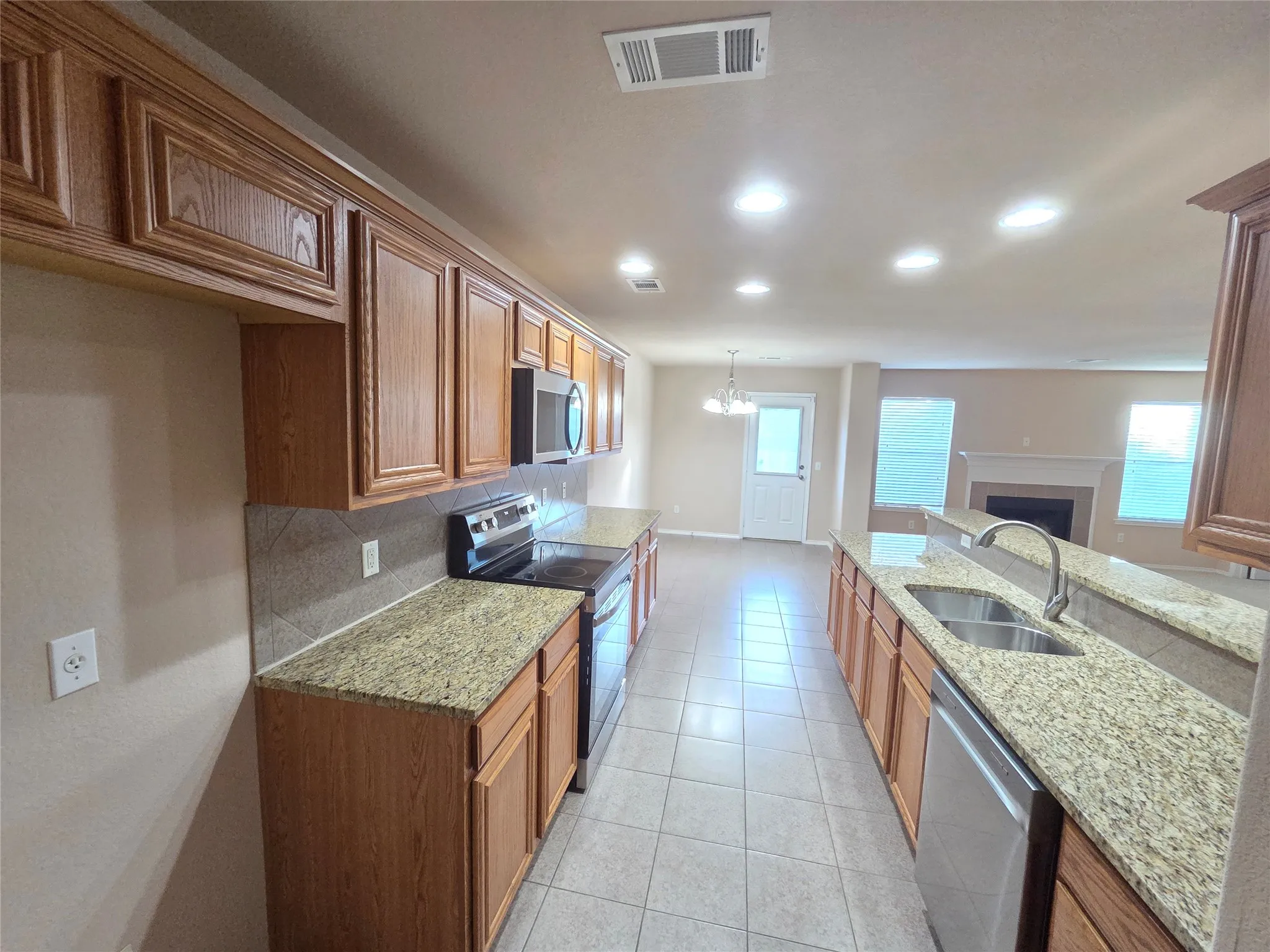 Single Family Residence For Sale in Tarrant County , 8304 Mossberg Drive, Arlington, Texas 76002, 3 Bedroom, 2 Bathroom, 2 Garage spaces, 1,521 Sqft, built in 2009, mls#21305650, Real Estate Agent in Arlington, Homes For Sale in Tarrant county, Homes For Sale in Arlington, Realtor in Arlington Texas, Real Estate Brokerage Independent Realty Texas, Luminita Cordes Realtor