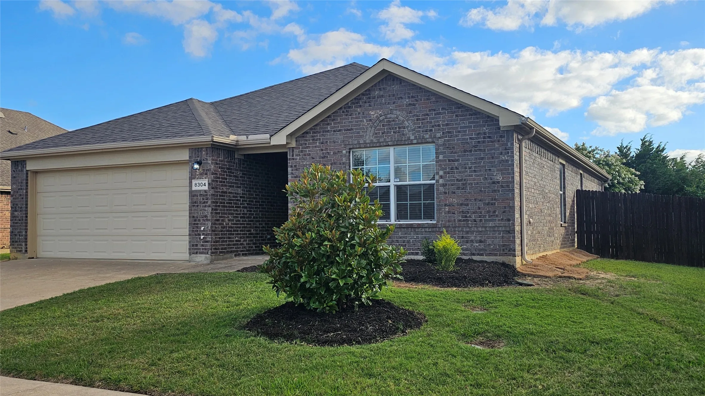 Single Family Residence For Sale in Tarrant County , 8304 Mossberg Drive, Arlington, Texas 76002, 3 Bedroom, 2 Bathroom, 2 Garage spaces, 1,521 Sqft, built in 2009, mls#21305650, Real Estate Agent in Arlington, Homes For Sale in Tarrant county, Homes For Sale in Arlington, Realtor in Arlington Texas, Real Estate Brokerage Independent Realty Texas, Luminita Cordes Realtor