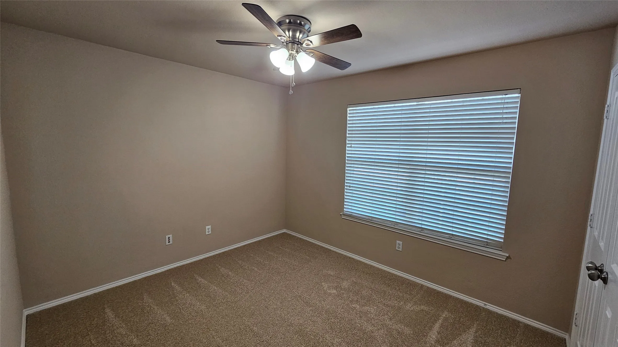 Single Family Residence For Sale in Tarrant County , 8304 Mossberg Drive, Arlington, Texas 76002, 3 Bedroom, 2 Bathroom, 2 Garage spaces, 1,521 Sqft, built in 2009, mls#21305650, Real Estate Agent in Arlington, Homes For Sale in Tarrant county, Homes For Sale in Arlington, Realtor in Arlington Texas, Real Estate Brokerage Independent Realty Texas, Luminita Cordes Realtor