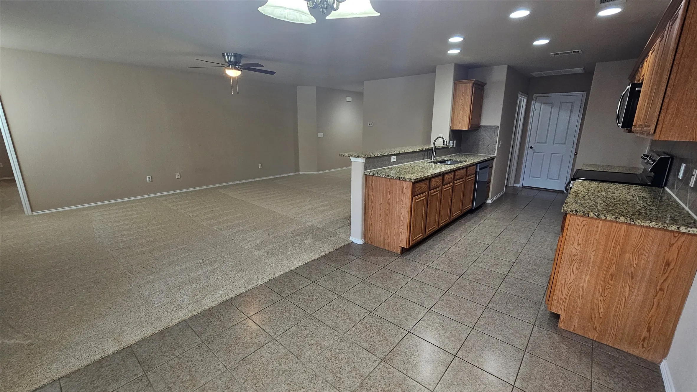 Single Family Residence For Sale in Tarrant County , 8304 Mossberg Drive, Arlington, Texas 76002, 3 Bedroom, 2 Bathroom, 2 Garage spaces, 1,521 Sqft, built in 2009, mls#21305650, Real Estate Agent in Arlington, Homes For Sale in Tarrant county, Homes For Sale in Arlington, Realtor in Arlington Texas, Real Estate Brokerage Independent Realty Texas, Luminita Cordes Realtor