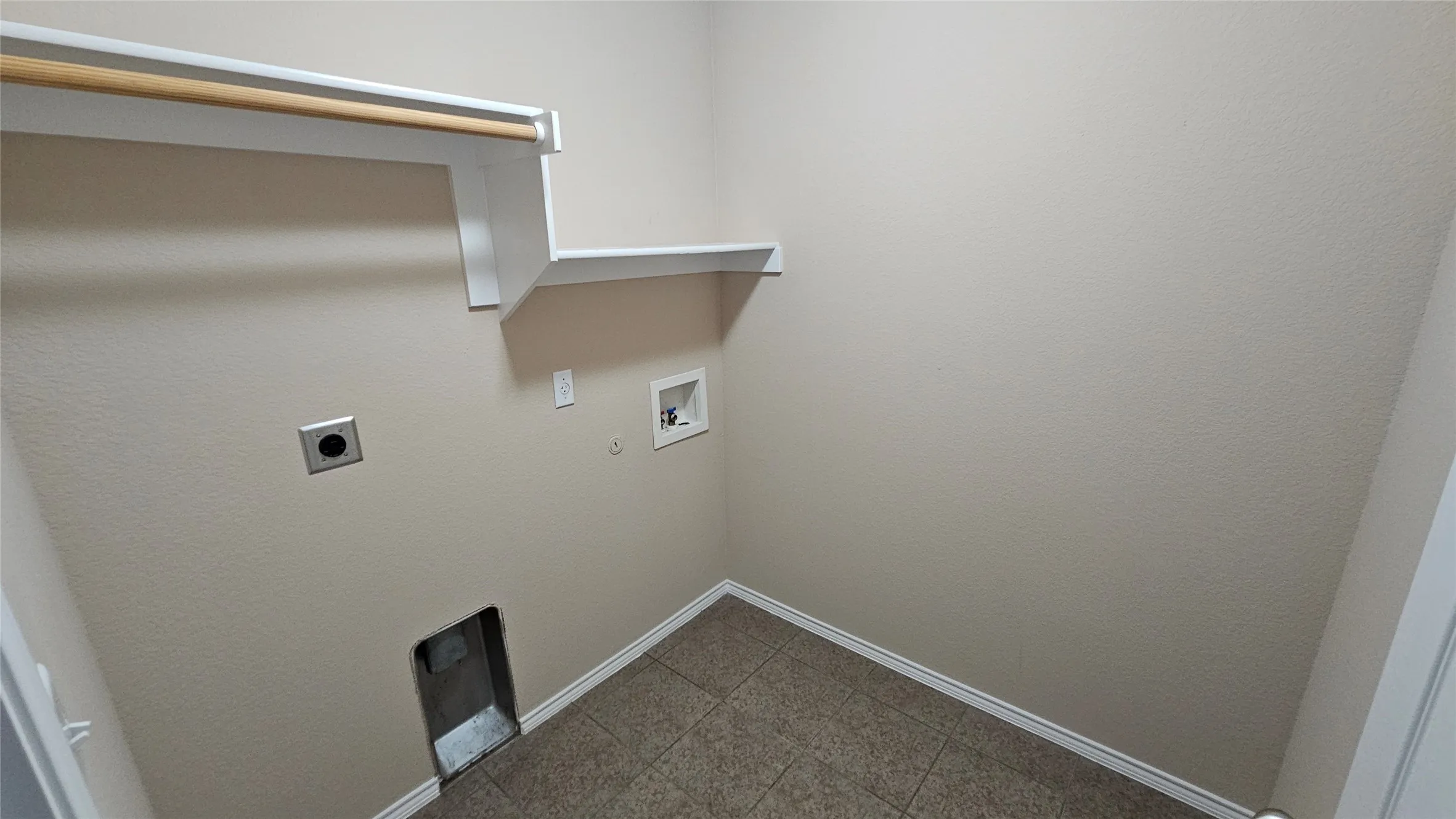 Single Family Residence For Sale in Tarrant County , 8304 Mossberg Drive, Arlington, Texas 76002, 3 Bedroom, 2 Bathroom, 2 Garage spaces, 1,521 Sqft, built in 2009, mls#21305650, Real Estate Agent in Arlington, Homes For Sale in Tarrant county, Homes For Sale in Arlington, Realtor in Arlington Texas, Real Estate Brokerage Independent Realty Texas, Luminita Cordes Realtor