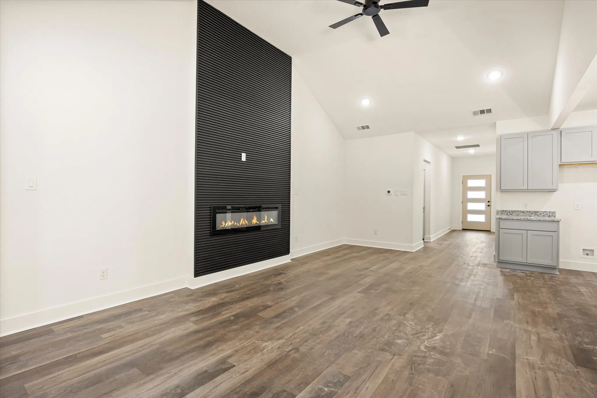 Single Family Residence For Sale in Hood County , 469 Peace Lily Way, Tolar, Texas 76476, 3 Bedroom, 2 Bathroom, 2 Garage spaces, 1,501 Sqft, built in 2026, mls#21304884, Real Estate Agent in Tolar, Homes For Sale in Hood county, Homes For Sale in Tolar, Realtor in Tolar Texas, Real Estate Brokerage Independent Realty Texas, Luminita Cordes Realtor