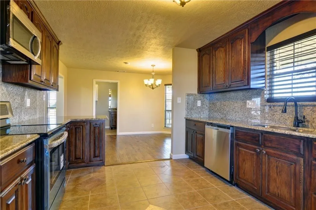 Single Family Residence For Rent in Kaufman County , 17700 Fm 548, Forney, Texas 75126, 4 Bedroom, 3 Bathroom, 3 Garage spaces, 2,603 Sqft, built in 1985, mls#21278852, Real Estate Agent in Forney, Homes For Rent in Kaufman county, Homes For Rent in Forney, Realtor in Forney Texas, Real Estate Brokerage Independent Realty Texas, Luminita Cordes Realtor