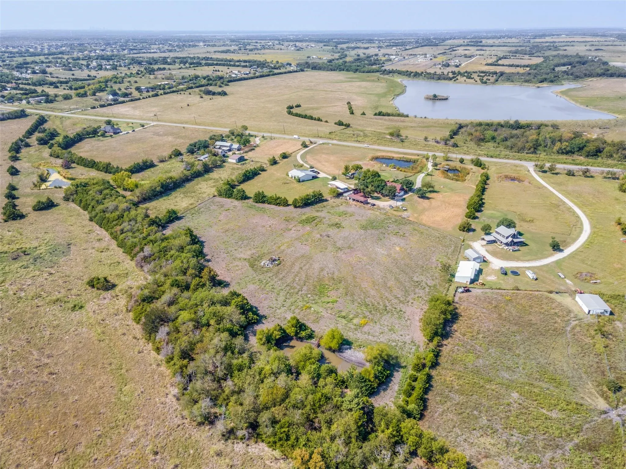 Single Family Residence For Rent in Kaufman County , 17700 Fm 548, Forney, Texas 75126, 4 Bedroom, 3 Bathroom, 3 Garage spaces, 2,603 Sqft, built in 1985, mls#21278852, Real Estate Agent in Forney, Homes For Rent in Kaufman county, Homes For Rent in Forney, Realtor in Forney Texas, Real Estate Brokerage Independent Realty Texas, Luminita Cordes Realtor