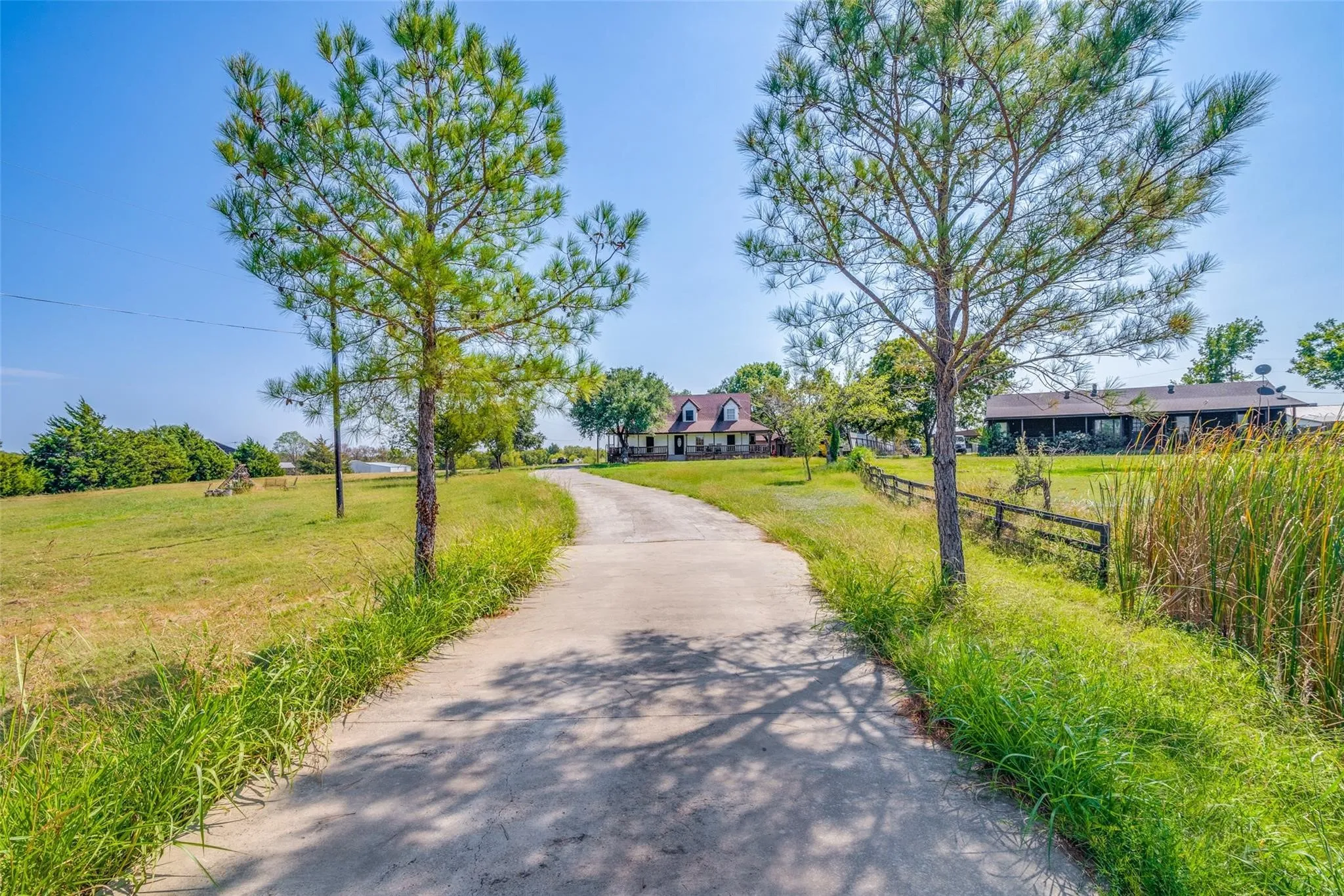 Single Family Residence For Rent in Kaufman County , 17700 Fm 548, Forney, Texas 75126, 4 Bedroom, 3 Bathroom, 3 Garage spaces, 2,603 Sqft, built in 1985, mls#21278852, Real Estate Agent in Forney, Homes For Rent in Kaufman county, Homes For Rent in Forney, Realtor in Forney Texas, Real Estate Brokerage Independent Realty Texas, Luminita Cordes Realtor