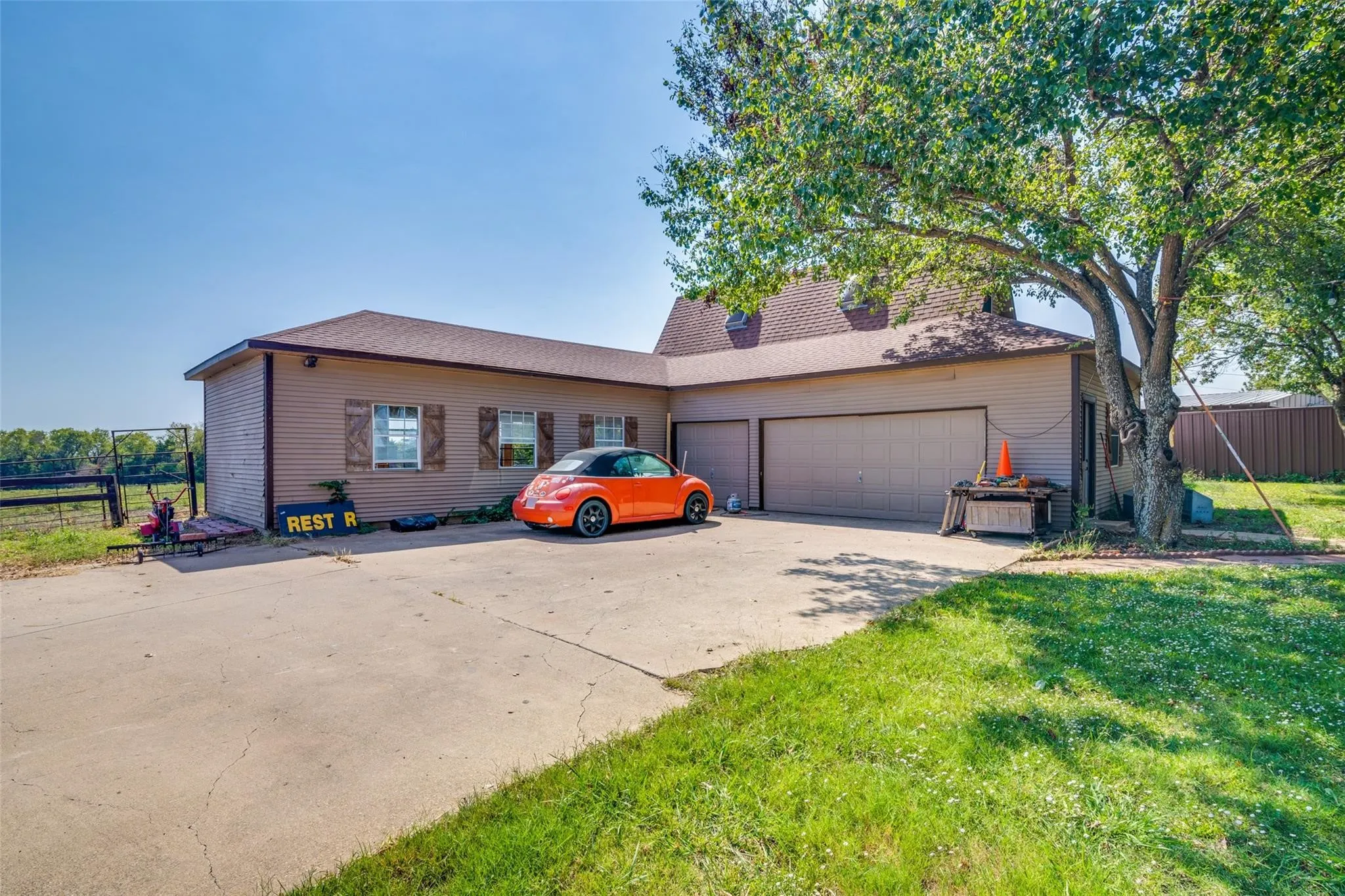 Single Family Residence For Rent in Kaufman County , 17700 Fm 548, Forney, Texas 75126, 4 Bedroom, 3 Bathroom, 3 Garage spaces, 2,603 Sqft, built in 1985, mls#21278852, Real Estate Agent in Forney, Homes For Rent in Kaufman county, Homes For Rent in Forney, Realtor in Forney Texas, Real Estate Brokerage Independent Realty Texas, Luminita Cordes Realtor