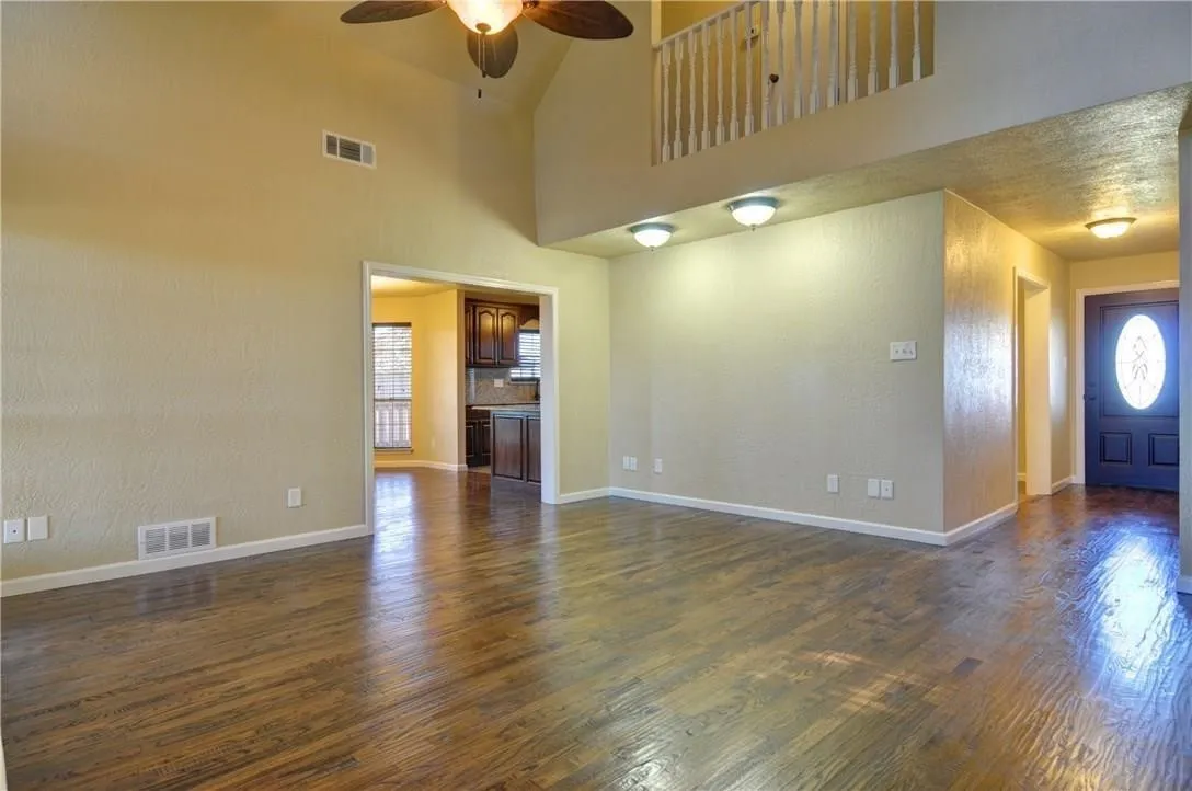 Single Family Residence For Rent in Kaufman County , 17700 Fm 548, Forney, Texas 75126, 4 Bedroom, 3 Bathroom, 3 Garage spaces, 2,603 Sqft, built in 1985, mls#21278852, Real Estate Agent in Forney, Homes For Rent in Kaufman county, Homes For Rent in Forney, Realtor in Forney Texas, Real Estate Brokerage Independent Realty Texas, Luminita Cordes Realtor