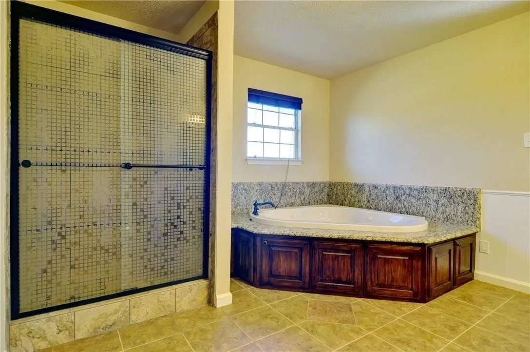 Single Family Residence For Rent in Kaufman County , 17700 Fm 548, Forney, Texas 75126, 4 Bedroom, 3 Bathroom, 3 Garage spaces, 2,603 Sqft, built in 1985, mls#21278852, Real Estate Agent in Forney, Homes For Rent in Kaufman county, Homes For Rent in Forney, Realtor in Forney Texas, Real Estate Brokerage Independent Realty Texas, Luminita Cordes Realtor