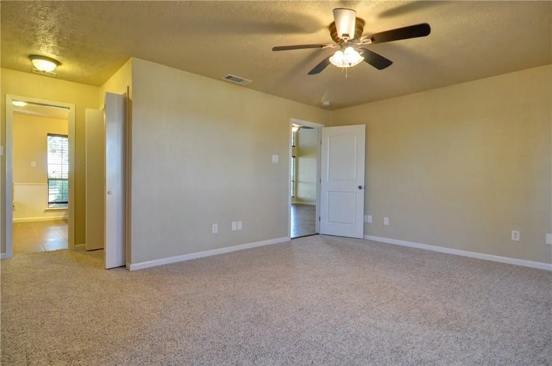 Single Family Residence For Rent in Kaufman County , 17700 Fm 548, Forney, Texas 75126, 4 Bedroom, 3 Bathroom, 3 Garage spaces, 2,603 Sqft, built in 1985, mls#21278852, Real Estate Agent in Forney, Homes For Rent in Kaufman county, Homes For Rent in Forney, Realtor in Forney Texas, Real Estate Brokerage Independent Realty Texas, Luminita Cordes Realtor