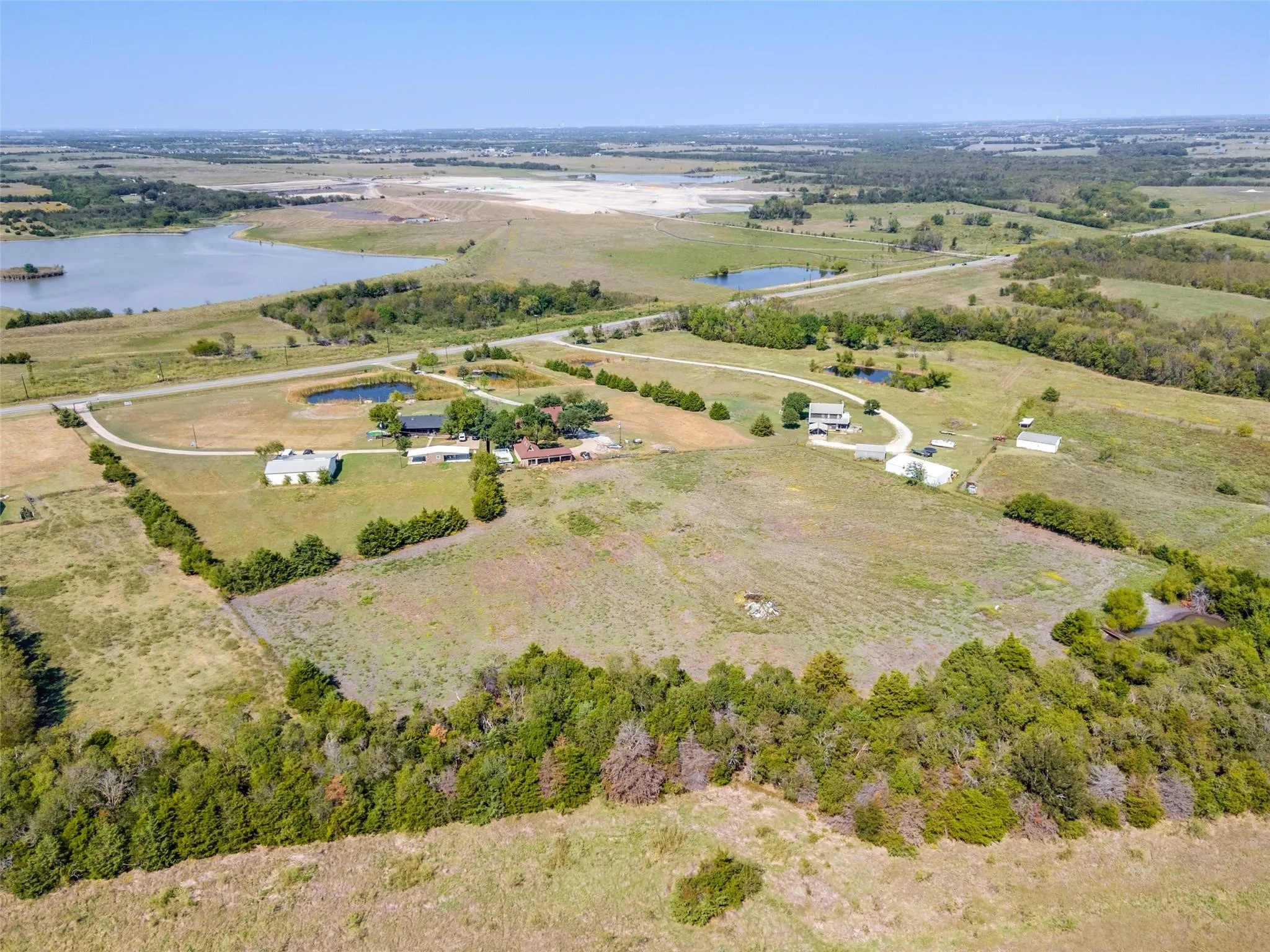Single Family Residence For Rent in Kaufman County , 17700 Fm 548, Forney, Texas 75126, 4 Bedroom, 3 Bathroom, 3 Garage spaces, 2,603 Sqft, built in 1985, mls#21278852, Real Estate Agent in Forney, Homes For Rent in Kaufman county, Homes For Rent in Forney, Realtor in Forney Texas, Real Estate Brokerage Independent Realty Texas, Luminita Cordes Realtor