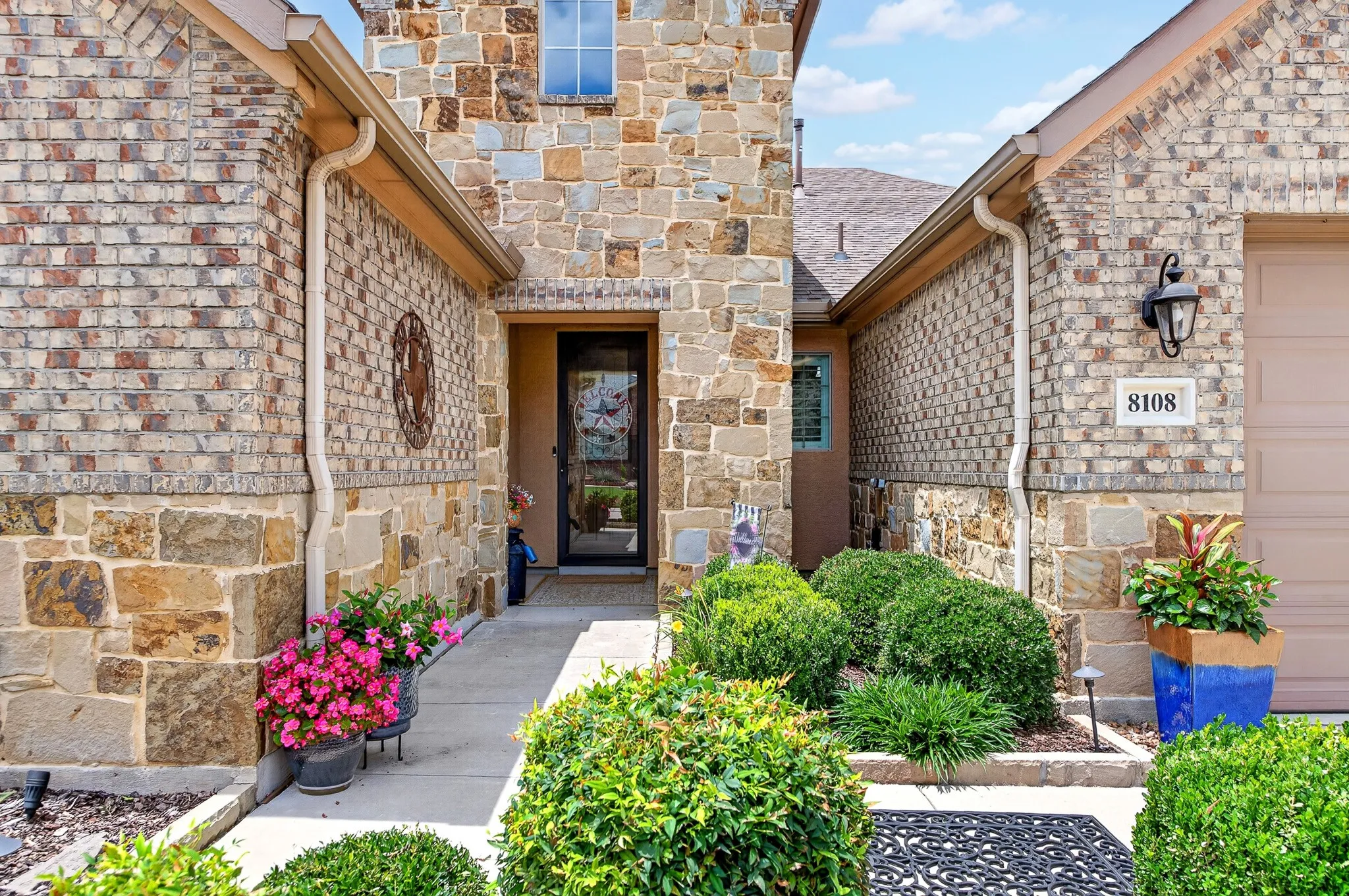 Single Family Residence For Sale in Denton County , 8108 Sanderling Drive, Denton, Texas 76207, 2 Bedroom, 3 Bathroom, 2 Garage spaces, 2,045 Sqft, built in 2018, mls#21305345, Real Estate Agent in Denton, Homes For Sale in Denton county, Homes For Sale in Denton, Realtor in Denton Texas, Real Estate Brokerage Independent Realty Texas, Luminita Cordes Realtor