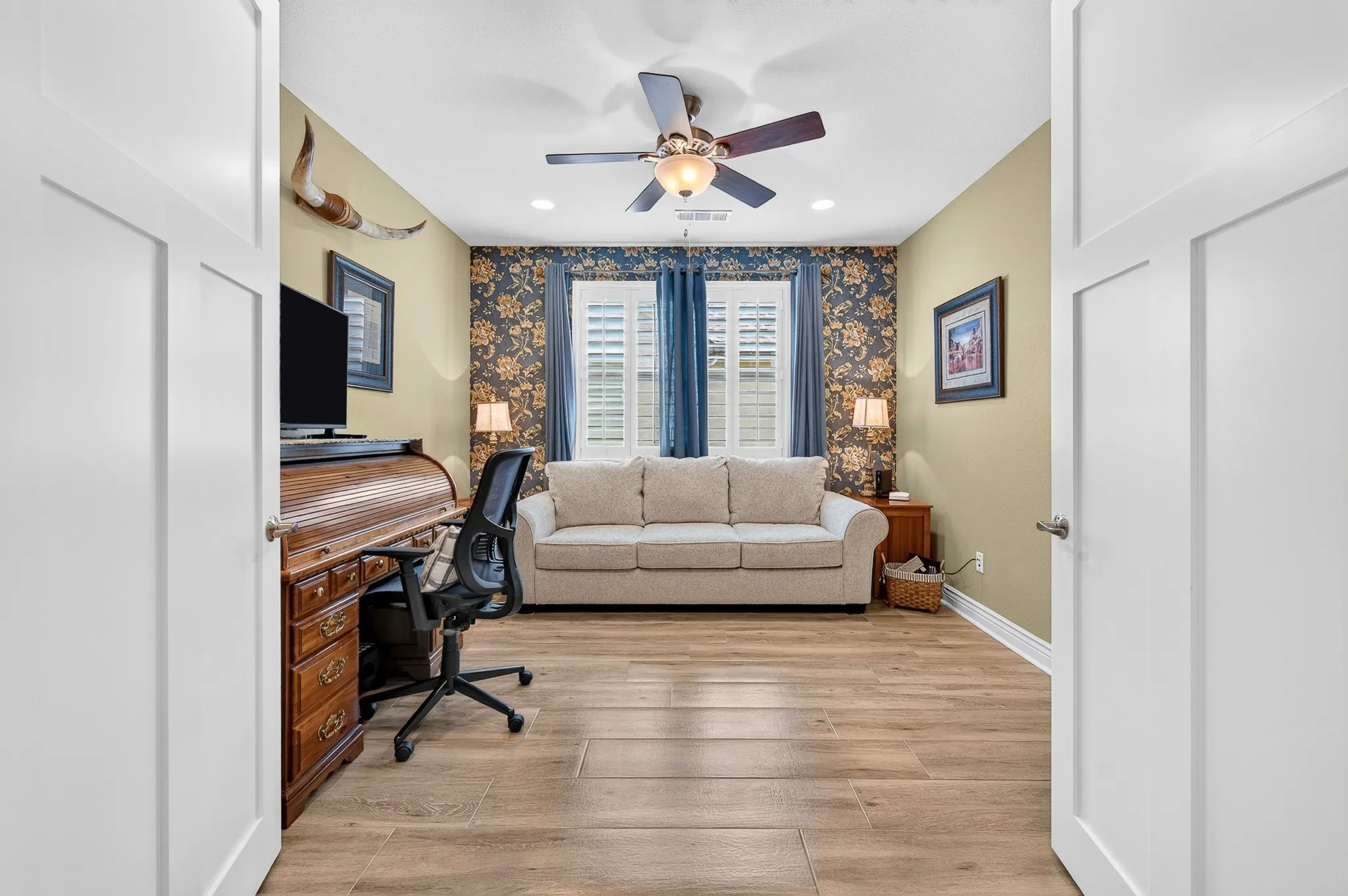 Single Family Residence For Sale in Denton County , 8108 Sanderling Drive, Denton, Texas 76207, 2 Bedroom, 3 Bathroom, 2 Garage spaces, 2,045 Sqft, built in 2018, mls#21305345, Real Estate Agent in Denton, Homes For Sale in Denton county, Homes For Sale in Denton, Realtor in Denton Texas, Real Estate Brokerage Independent Realty Texas, Luminita Cordes Realtor
