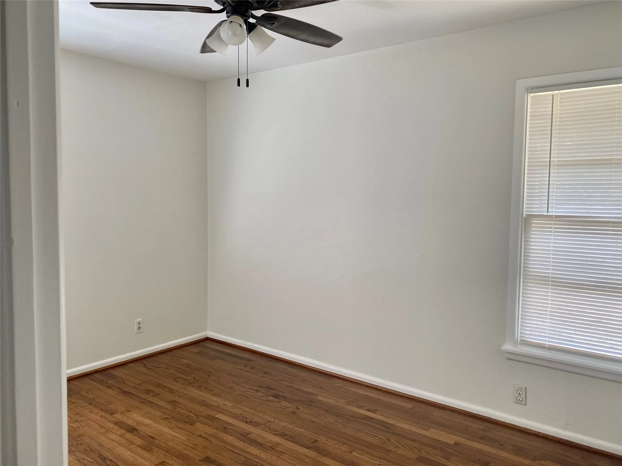 Single Family Residence For Rent in Dallas County , 425 Bondstone Drive, Dallas, Texas 75218, 3 Bedroom, 1 Bathroom, 1 Garage spaces, 1,210 Sqft, built in 1952, mls#21305503, Real Estate Agent in Dallas, Homes For Rent in Dallas county, Homes For Rent in Dallas, Realtor in Dallas Texas, Real Estate Brokerage Independent Realty Texas, Luminita Cordes Realtor