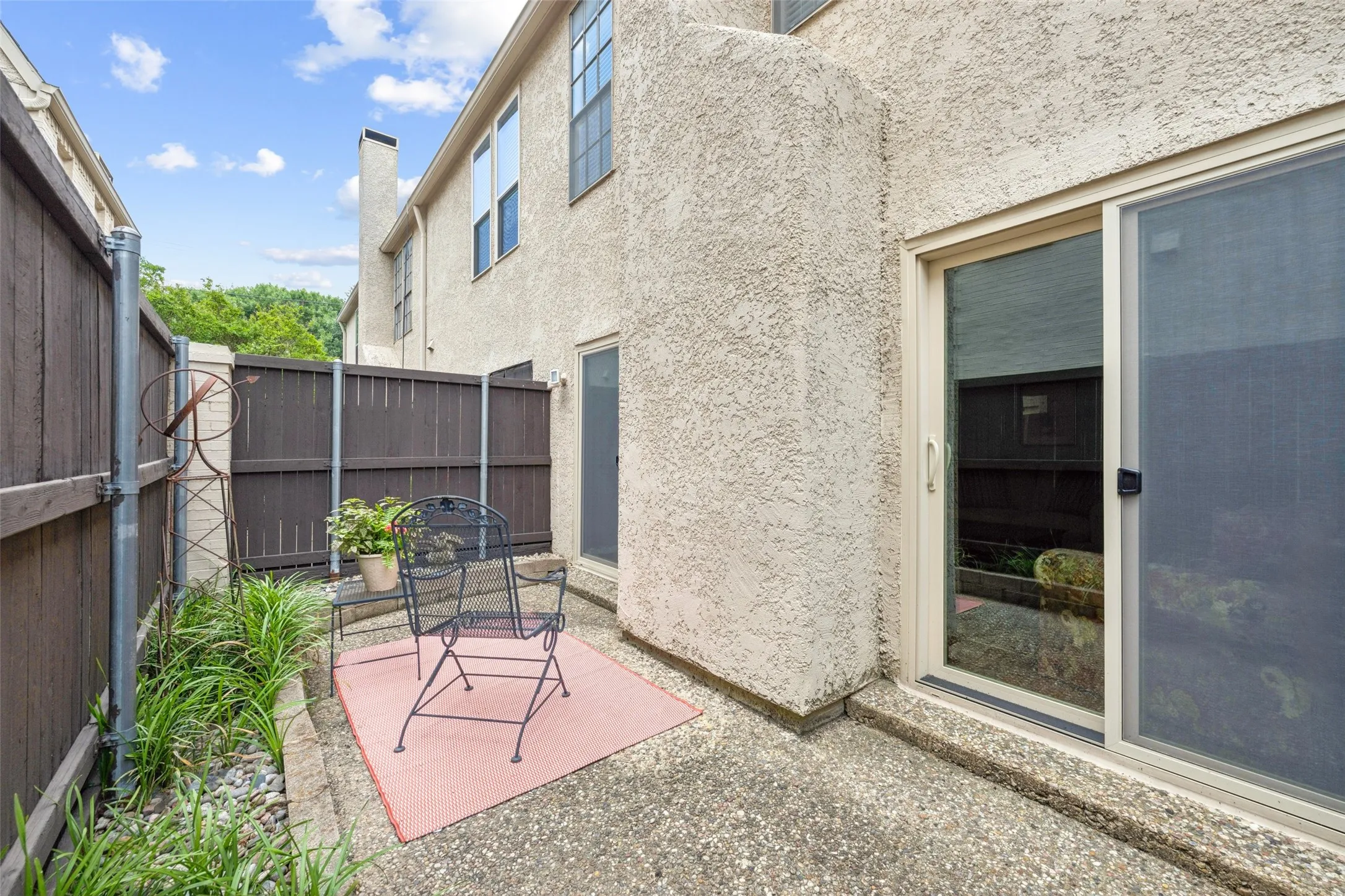 Condominium For Sale in Dallas County , 4229 Cole Avenue 108, Dallas, Texas 75205, 2 Bedroom, 3 Bathroom, Garage spaces, 1,137 Sqft, built in 1982, mls#21305818, Real Estate Agent in Dallas, Homes For Sale in Dallas county, Homes For Sale in Dallas, Realtor in Dallas Texas, Real Estate Brokerage Independent Realty Texas, Luminita Cordes Realtor