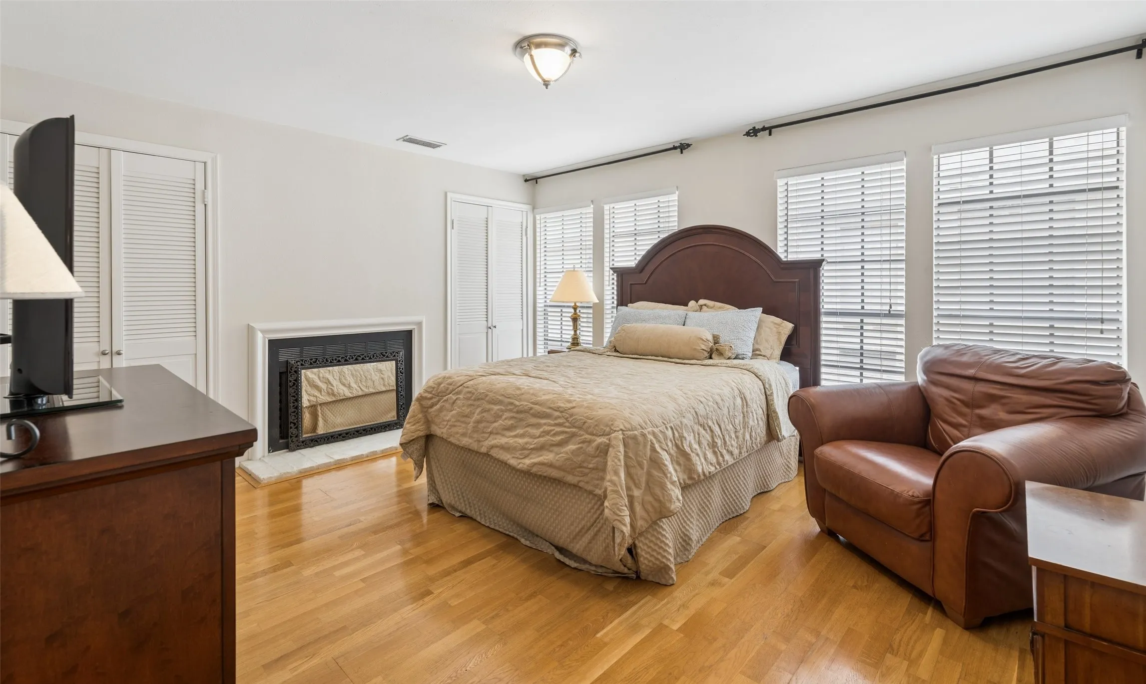 Condominium For Sale in Dallas County , 4229 Cole Avenue 108, Dallas, Texas 75205, 2 Bedroom, 3 Bathroom, Garage spaces, 1,137 Sqft, built in 1982, mls#21305818, Real Estate Agent in Dallas, Homes For Sale in Dallas county, Homes For Sale in Dallas, Realtor in Dallas Texas, Real Estate Brokerage Independent Realty Texas, Luminita Cordes Realtor