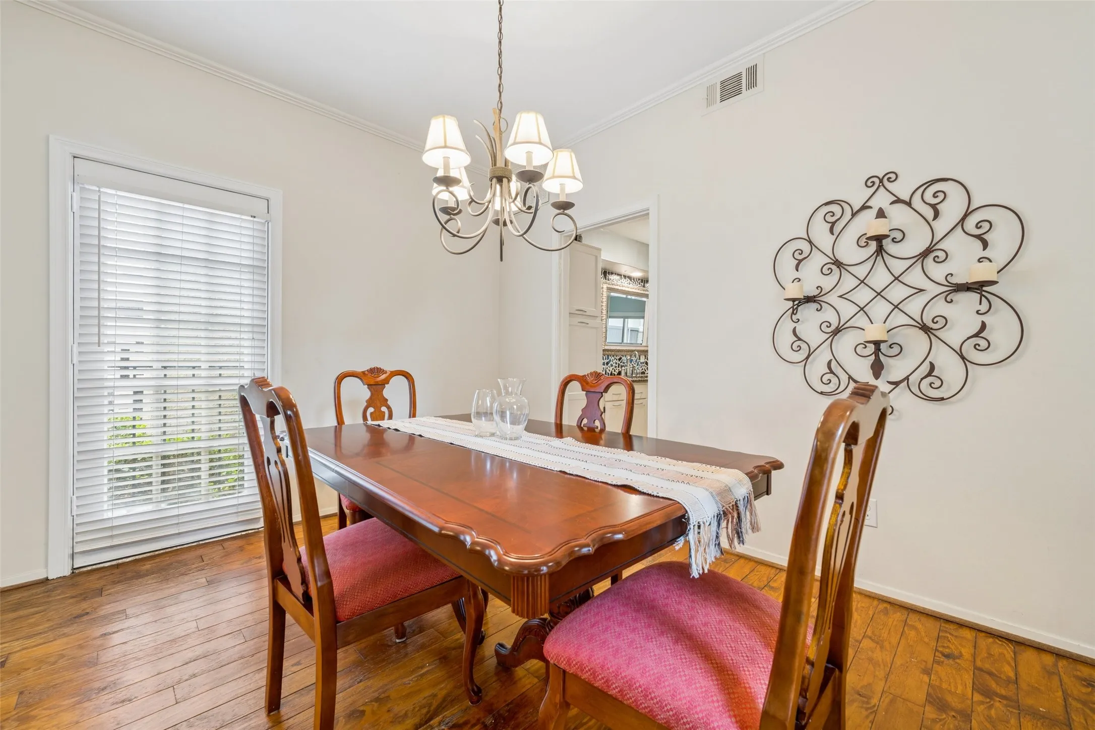 Condominium For Sale in Dallas County , 4229 Cole Avenue 108, Dallas, Texas 75205, 2 Bedroom, 3 Bathroom, Garage spaces, 1,137 Sqft, built in 1982, mls#21305818, Real Estate Agent in Dallas, Homes For Sale in Dallas county, Homes For Sale in Dallas, Realtor in Dallas Texas, Real Estate Brokerage Independent Realty Texas, Luminita Cordes Realtor