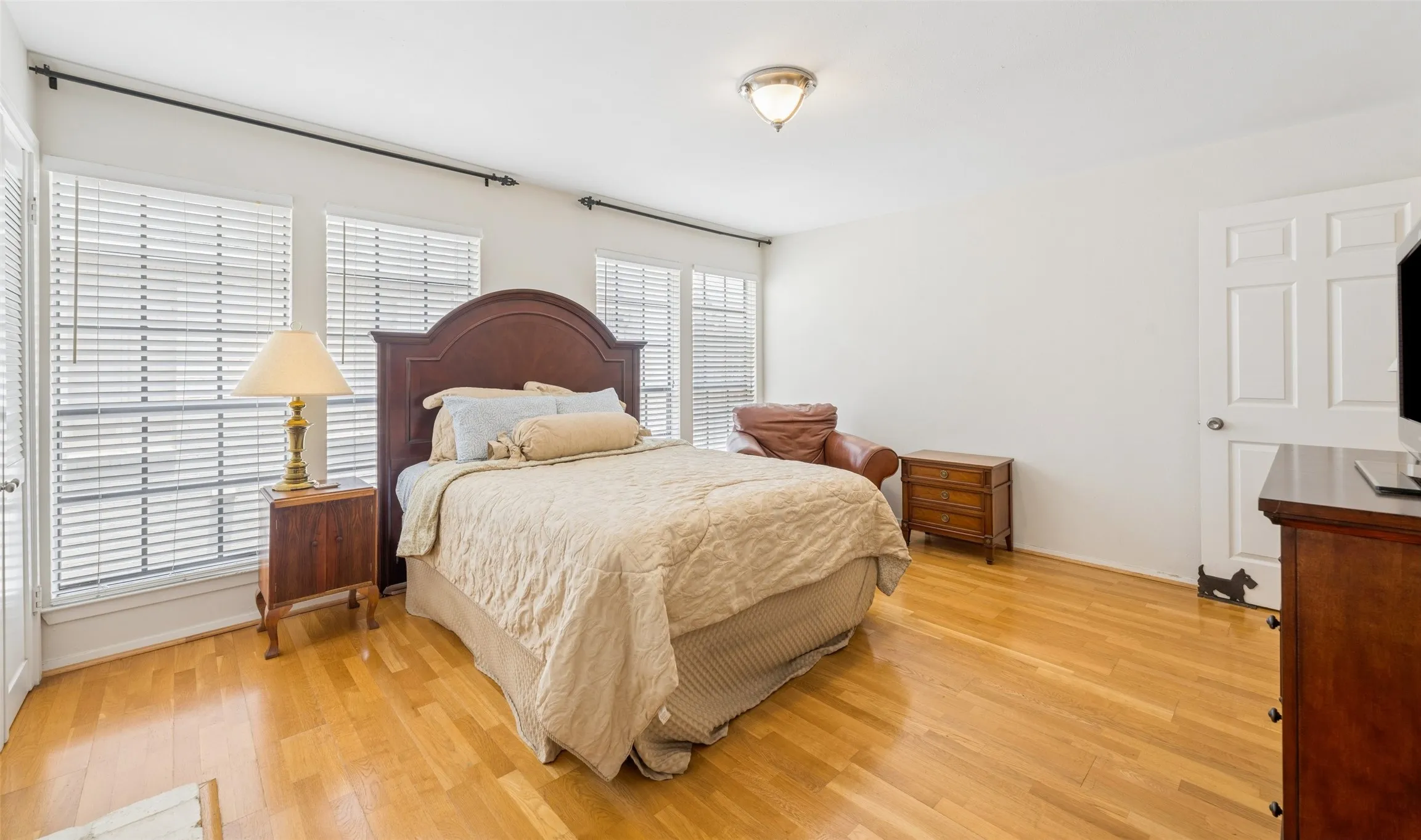Condominium For Sale in Dallas County , 4229 Cole Avenue 108, Dallas, Texas 75205, 2 Bedroom, 3 Bathroom, Garage spaces, 1,137 Sqft, built in 1982, mls#21305818, Real Estate Agent in Dallas, Homes For Sale in Dallas county, Homes For Sale in Dallas, Realtor in Dallas Texas, Real Estate Brokerage Independent Realty Texas, Luminita Cordes Realtor