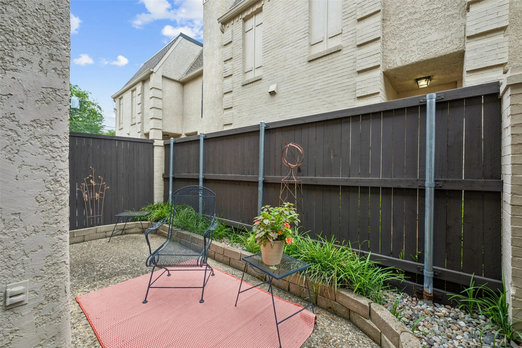 Condominium For Sale in Dallas County , 4229 Cole Avenue 108, Dallas, Texas 75205, 2 Bedroom, 3 Bathroom, Garage spaces, 1,137 Sqft, built in 1982, mls#21305818, Real Estate Agent in Dallas, Homes For Sale in Dallas county, Homes For Sale in Dallas, Realtor in Dallas Texas, Real Estate Brokerage Independent Realty Texas, Luminita Cordes Realtor