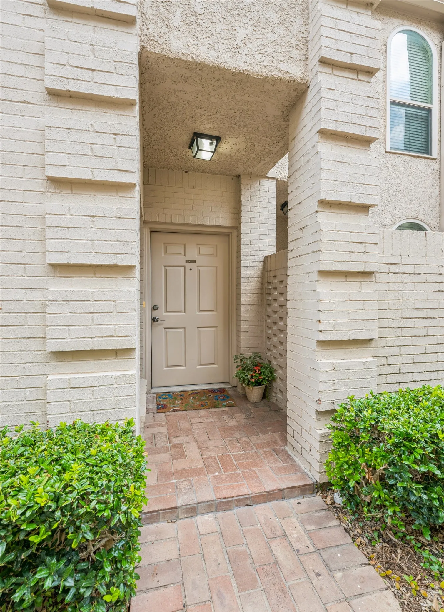 Condominium For Sale in Dallas County , 4229 Cole Avenue 108, Dallas, Texas 75205, 2 Bedroom, 3 Bathroom, Garage spaces, 1,137 Sqft, built in 1982, mls#21305818, Real Estate Agent in Dallas, Homes For Sale in Dallas county, Homes For Sale in Dallas, Realtor in Dallas Texas, Real Estate Brokerage Independent Realty Texas, Luminita Cordes Realtor