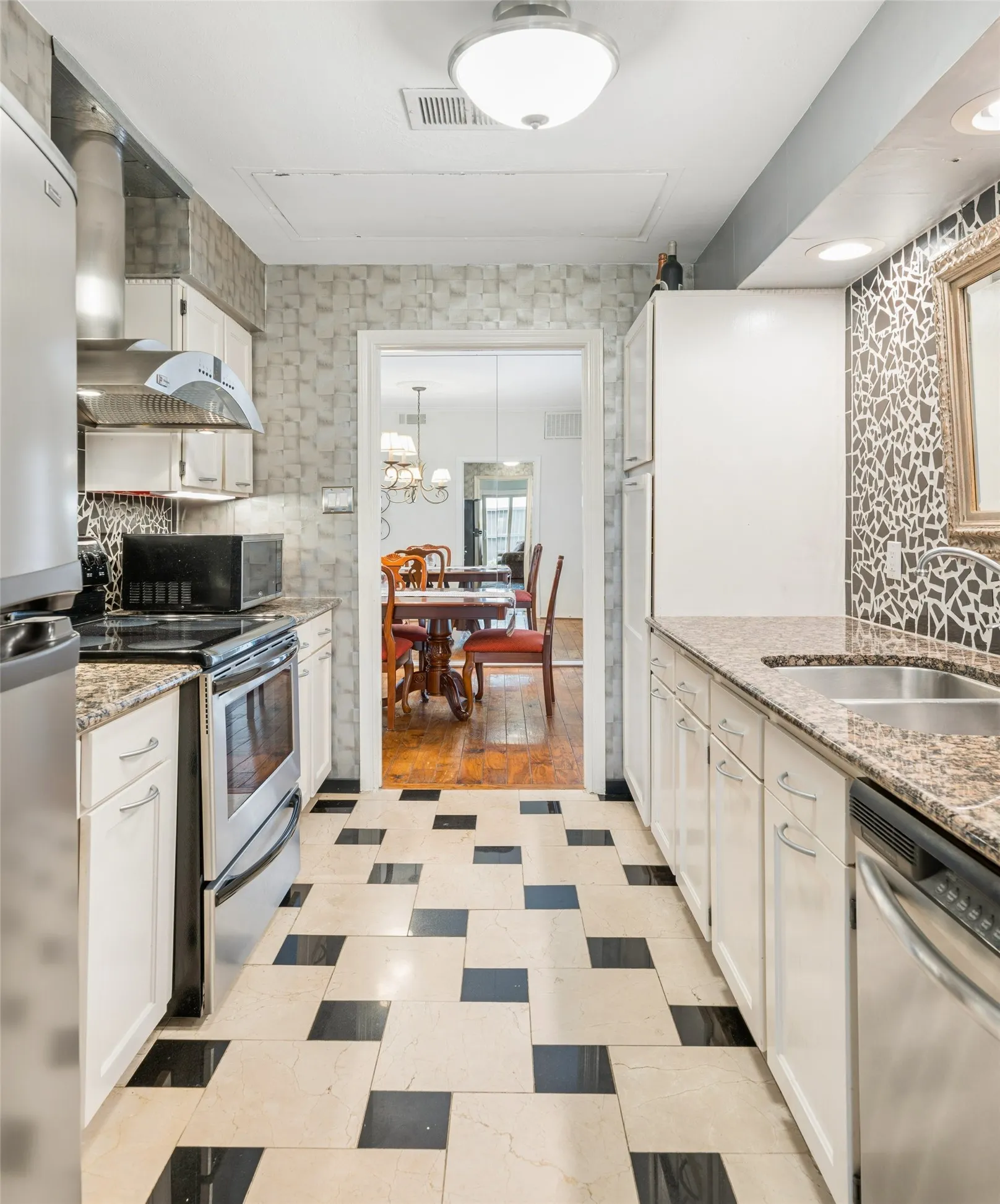 Condominium For Sale in Dallas County , 4229 Cole Avenue 108, Dallas, Texas 75205, 2 Bedroom, 3 Bathroom, Garage spaces, 1,137 Sqft, built in 1982, mls#21305818, Real Estate Agent in Dallas, Homes For Sale in Dallas county, Homes For Sale in Dallas, Realtor in Dallas Texas, Real Estate Brokerage Independent Realty Texas, Luminita Cordes Realtor