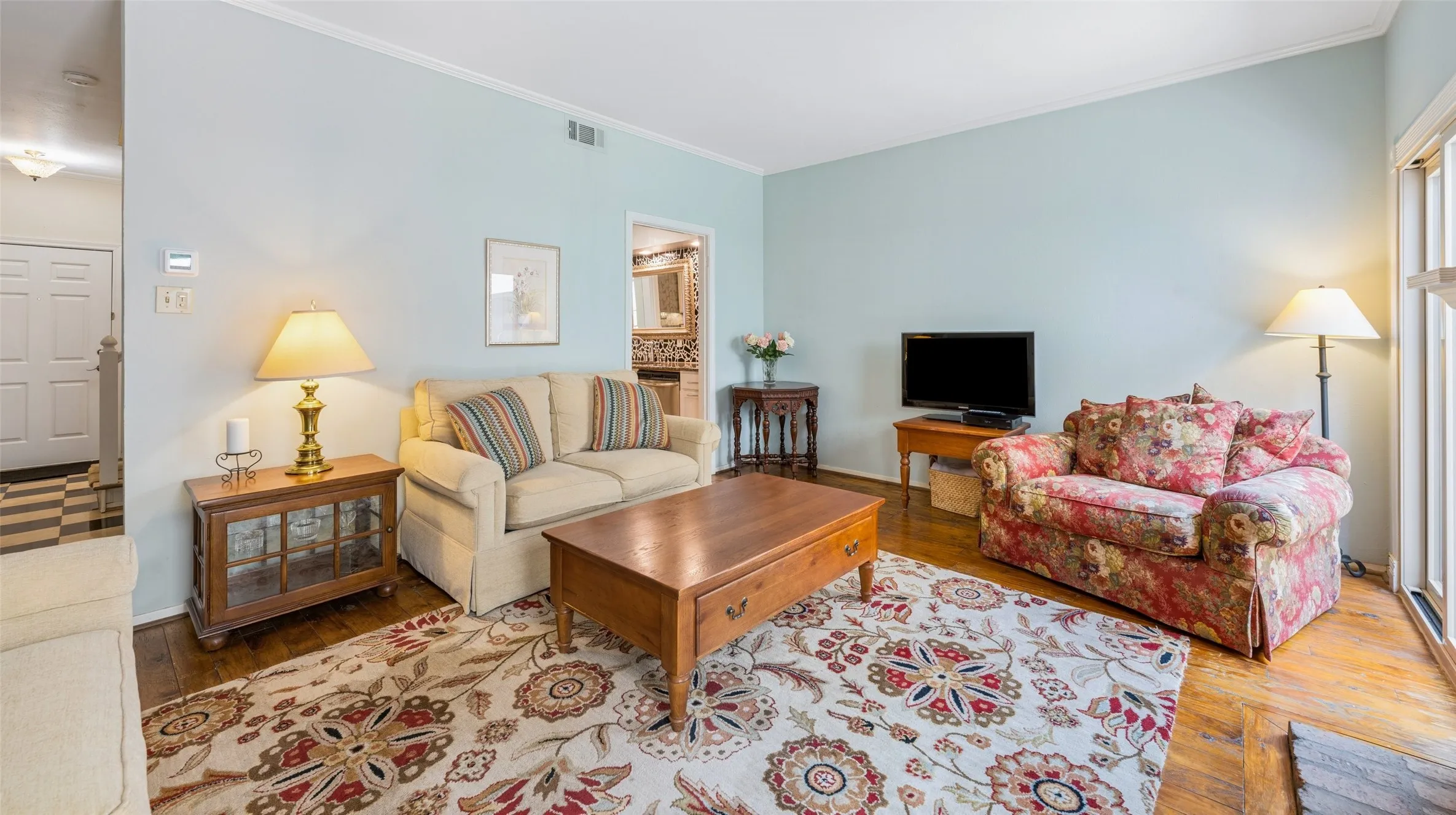 Condominium For Sale in Dallas County , 4229 Cole Avenue 108, Dallas, Texas 75205, 2 Bedroom, 3 Bathroom, Garage spaces, 1,137 Sqft, built in 1982, mls#21305818, Real Estate Agent in Dallas, Homes For Sale in Dallas county, Homes For Sale in Dallas, Realtor in Dallas Texas, Real Estate Brokerage Independent Realty Texas, Luminita Cordes Realtor
