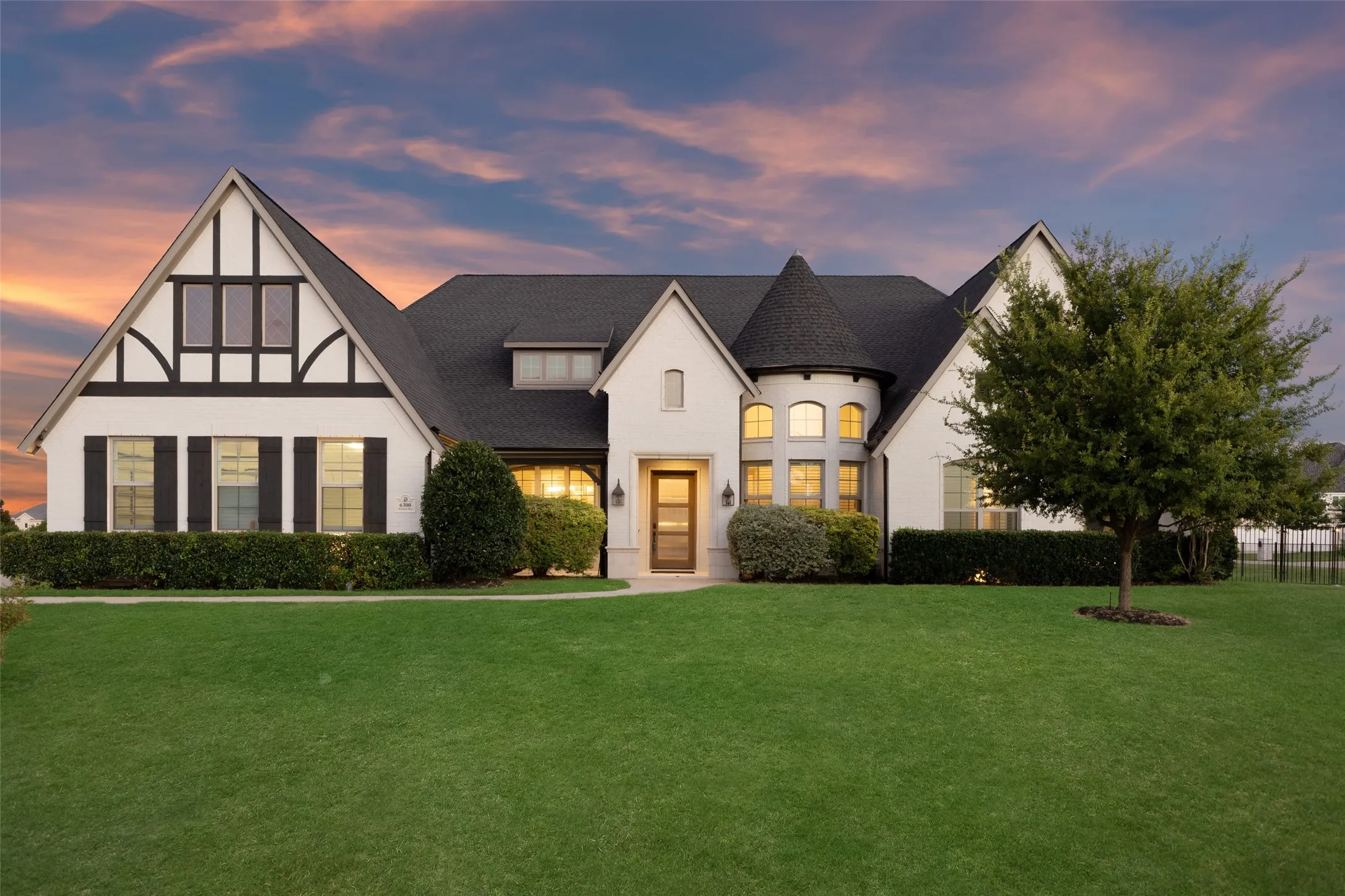Single Family Residence For Sale in Collin County , 6300 Warwick Way, Parker, Texas 75002, 7 Bedroom, 8 Bathroom, 5 Garage spaces, 6,135 Sqft, built in 2017, mls#21292276, Real Estate Agent in Parker, Homes For Sale in Collin county, Homes For Sale in Parker, Realtor in Parker Texas, Real Estate Brokerage Independent Realty Texas, Luminita Cordes Realtor