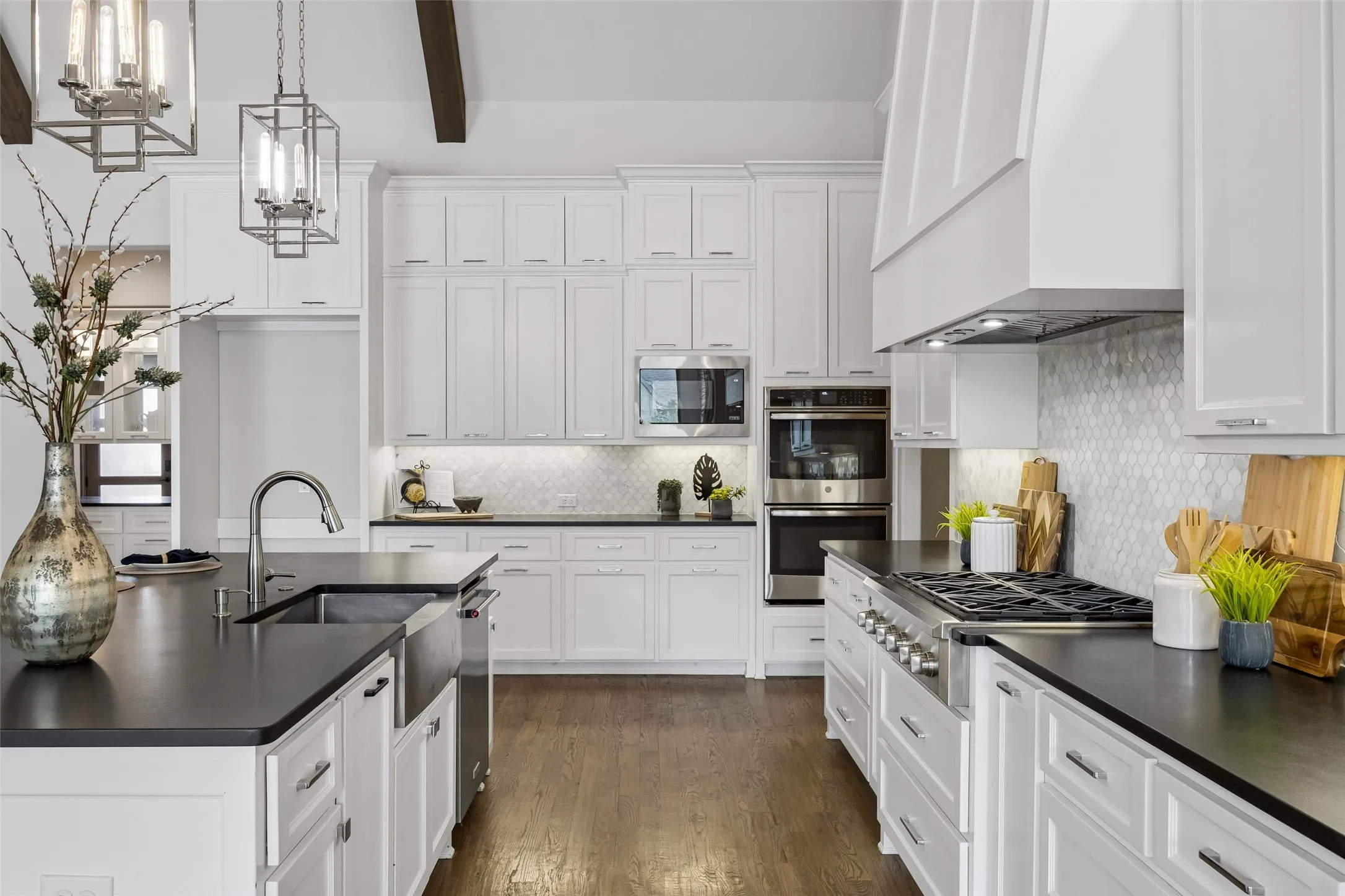 Single Family Residence For Sale in Collin County , 6300 Warwick Way, Parker, Texas 75002, 7 Bedroom, 8 Bathroom, 5 Garage spaces, 6,135 Sqft, built in 2017, mls#21292276, Real Estate Agent in Parker, Homes For Sale in Collin county, Homes For Sale in Parker, Realtor in Parker Texas, Real Estate Brokerage Independent Realty Texas, Luminita Cordes Realtor