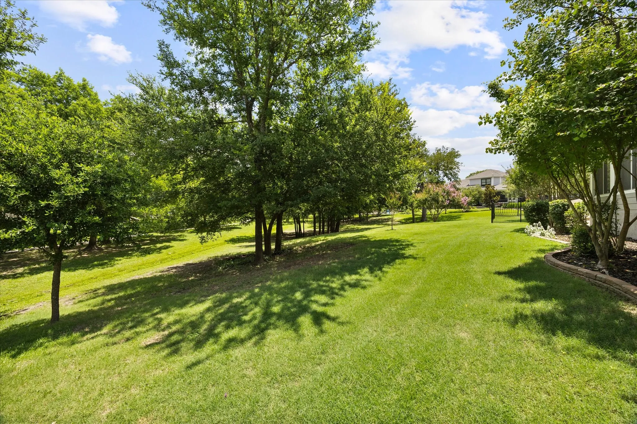 Single Family Residence For Sale in Rockwall County , 423 Jordan Farm Circle, Rockwall, Texas 75087, 3 Bedroom, 3 Bathroom, 2 Garage spaces, 2,610 Sqft, built in 2014, mls#21296400, Real Estate Agent in Rockwall, Homes For Sale in Rockwall county, Homes For Sale in Rockwall, Realtor in Rockwall Texas, Real Estate Brokerage Independent Realty Texas, Luminita Cordes Realtor