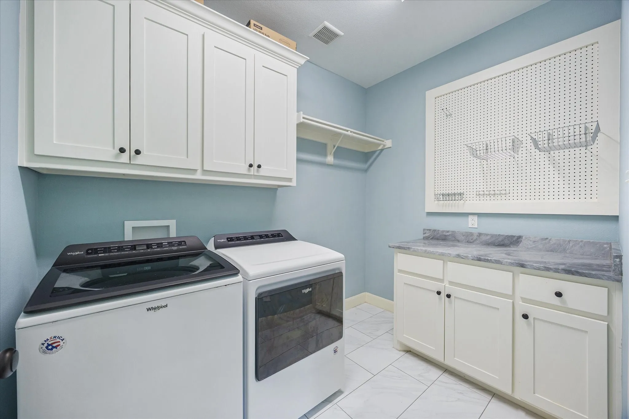 Single Family Residence For Sale in Rockwall County , 423 Jordan Farm Circle, Rockwall, Texas 75087, 3 Bedroom, 3 Bathroom, 2 Garage spaces, 2,610 Sqft, built in 2014, mls#21296400, Real Estate Agent in Rockwall, Homes For Sale in Rockwall county, Homes For Sale in Rockwall, Realtor in Rockwall Texas, Real Estate Brokerage Independent Realty Texas, Luminita Cordes Realtor