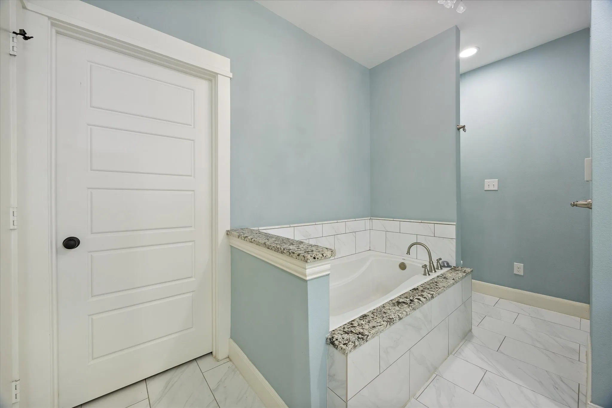 Single Family Residence For Sale in Rockwall County , 423 Jordan Farm Circle, Rockwall, Texas 75087, 3 Bedroom, 3 Bathroom, 2 Garage spaces, 2,610 Sqft, built in 2014, mls#21296400, Real Estate Agent in Rockwall, Homes For Sale in Rockwall county, Homes For Sale in Rockwall, Realtor in Rockwall Texas, Real Estate Brokerage Independent Realty Texas, Luminita Cordes Realtor