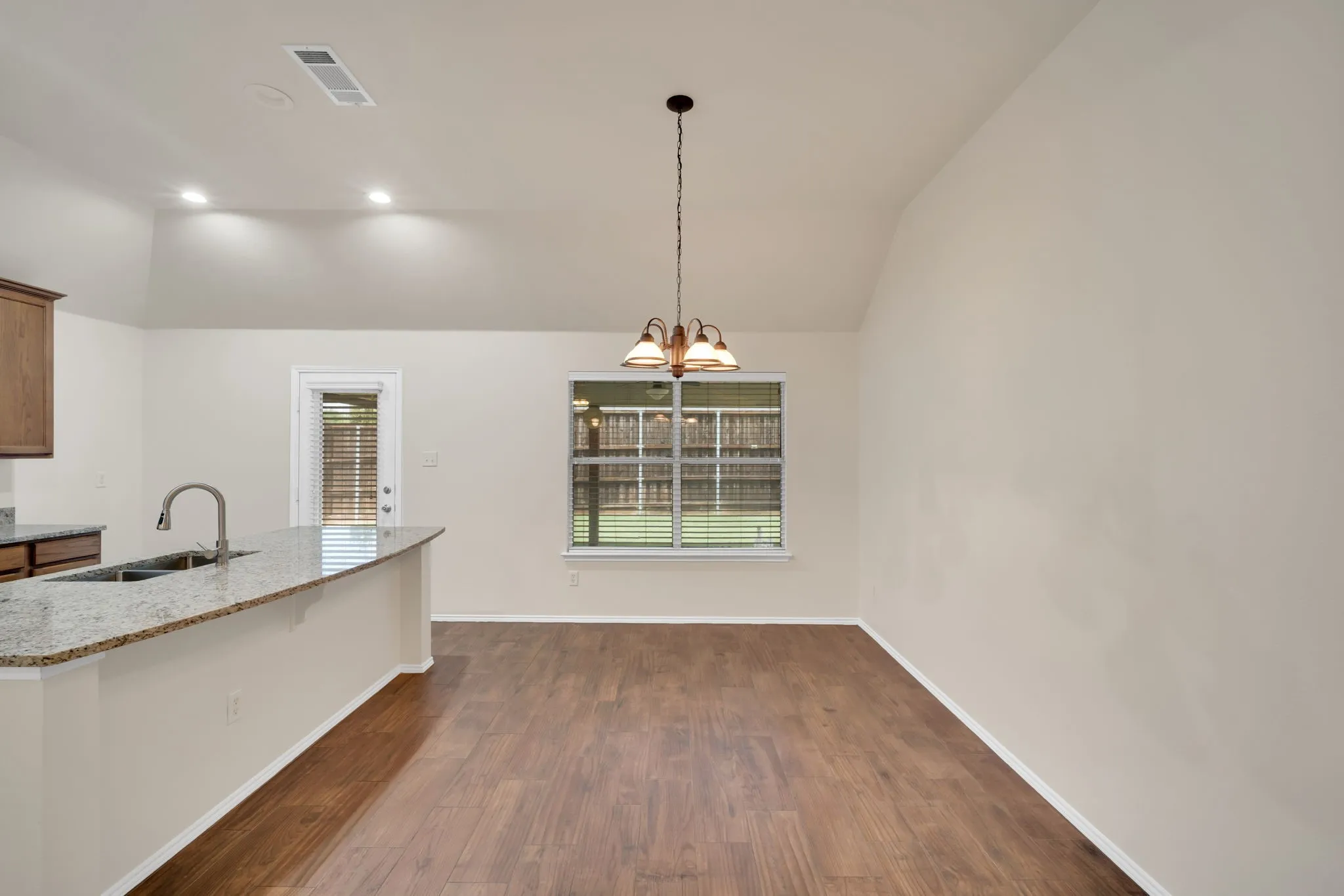 Single Family Residence For Sale in Ellis County , 201 Old Settlers Trail, Waxahachie, Texas 75167, 3 Bedroom, 2 Bathroom, 2 Garage spaces, 1,495 Sqft, built in 2005, mls#21303205, Real Estate Agent in Waxahachie, Homes For Sale in Ellis county, Homes For Sale in Waxahachie, Realtor in Waxahachie Texas, Real Estate Brokerage Independent Realty Texas, Luminita Cordes Realtor