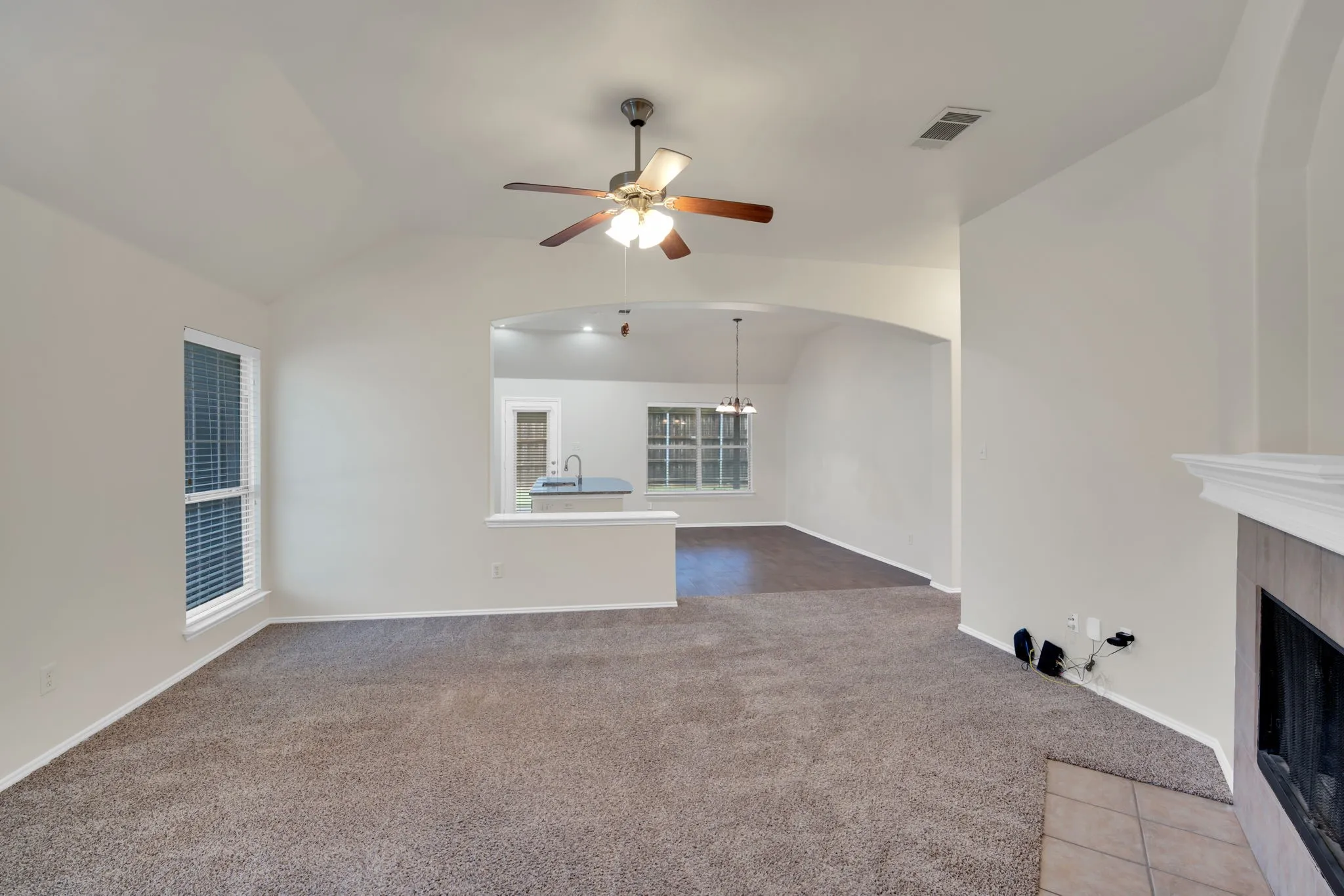 Single Family Residence For Sale in Ellis County , 201 Old Settlers Trail, Waxahachie, Texas 75167, 3 Bedroom, 2 Bathroom, 2 Garage spaces, 1,495 Sqft, built in 2005, mls#21303205, Real Estate Agent in Waxahachie, Homes For Sale in Ellis county, Homes For Sale in Waxahachie, Realtor in Waxahachie Texas, Real Estate Brokerage Independent Realty Texas, Luminita Cordes Realtor