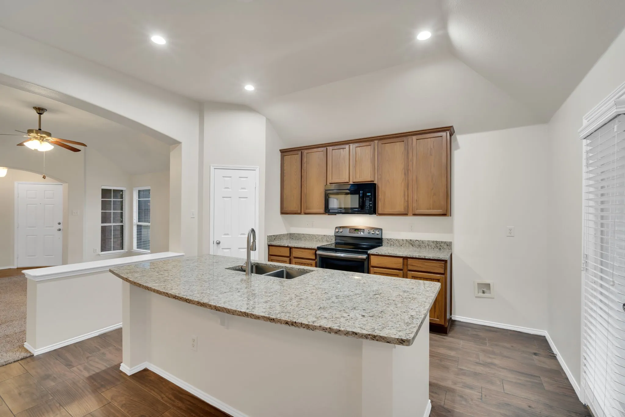 Single Family Residence For Sale in Ellis County , 201 Old Settlers Trail, Waxahachie, Texas 75167, 3 Bedroom, 2 Bathroom, 2 Garage spaces, 1,495 Sqft, built in 2005, mls#21303205, Real Estate Agent in Waxahachie, Homes For Sale in Ellis county, Homes For Sale in Waxahachie, Realtor in Waxahachie Texas, Real Estate Brokerage Independent Realty Texas, Luminita Cordes Realtor